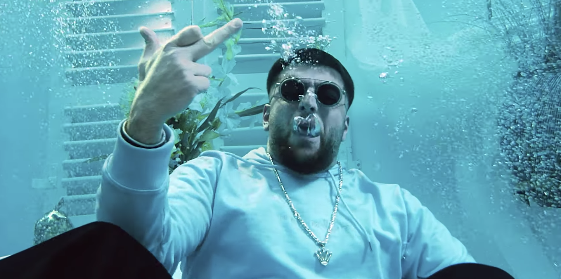 KC REBELL x GRINGO BADEWANNE