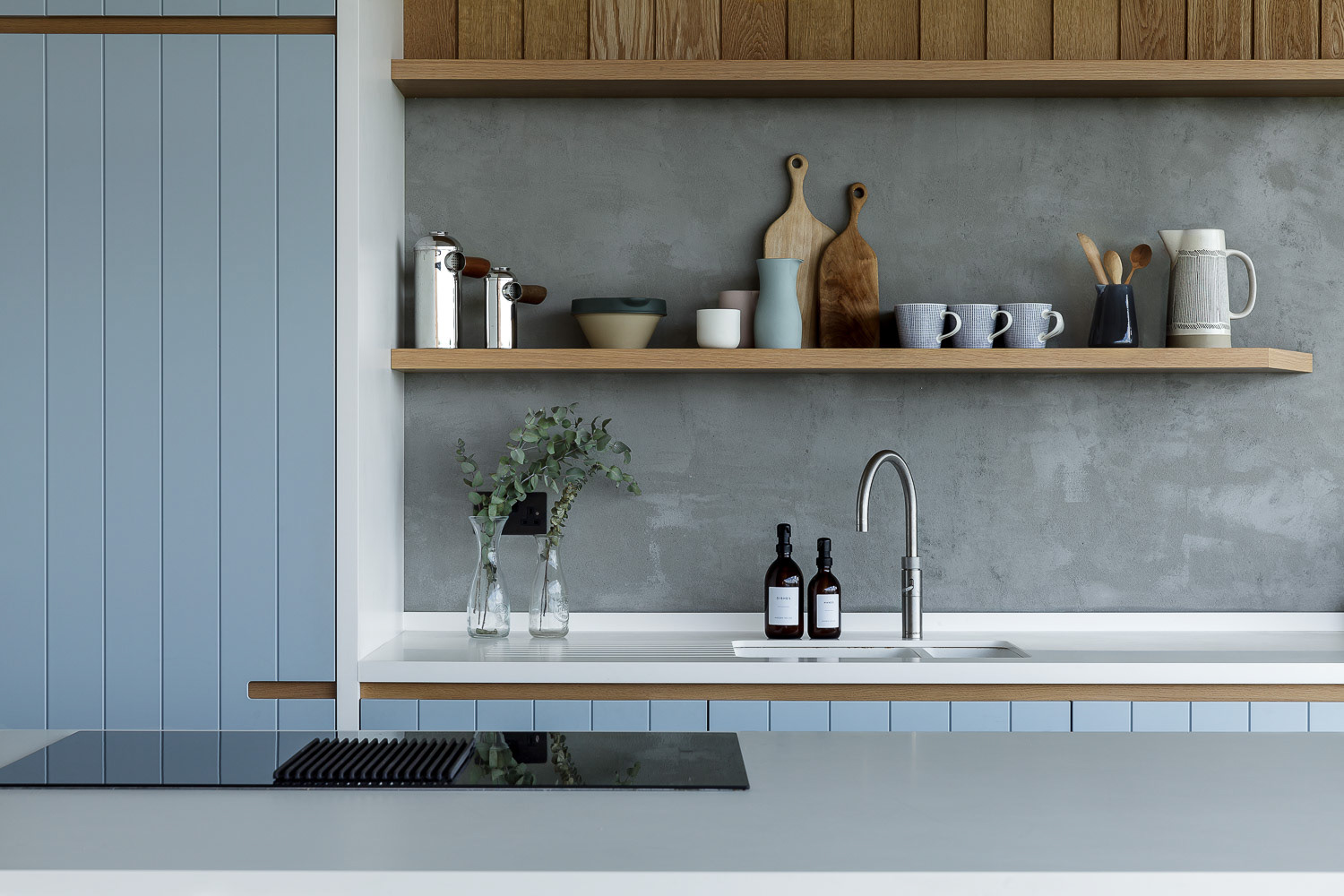 With pen tool created masks, texture can be enhanced where needed, colour fidelity can be restored and local object contrast increased as the ambient light is too omni-directional.