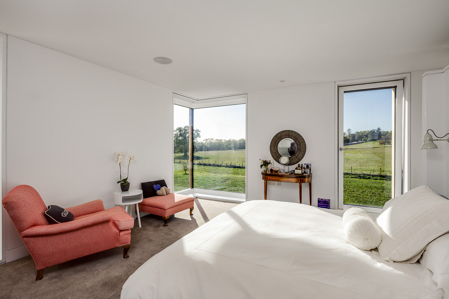 ... benefits from removal of colour casts on walls and ceilings and smoothing out bedsheets.
