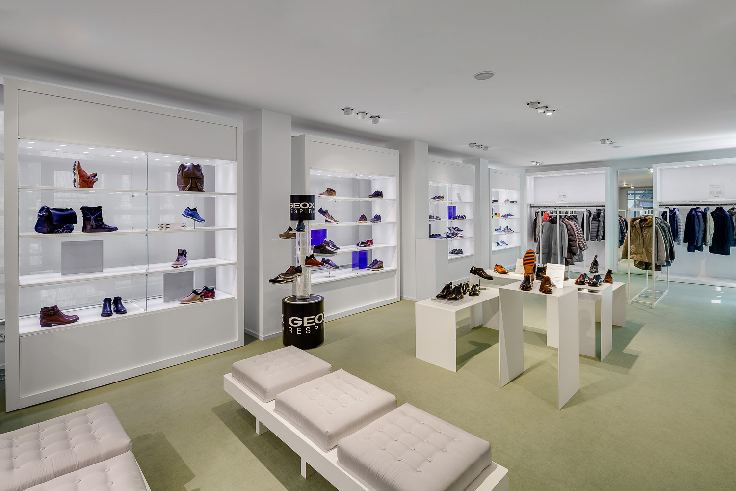 Neutralising color casts and product enhancements