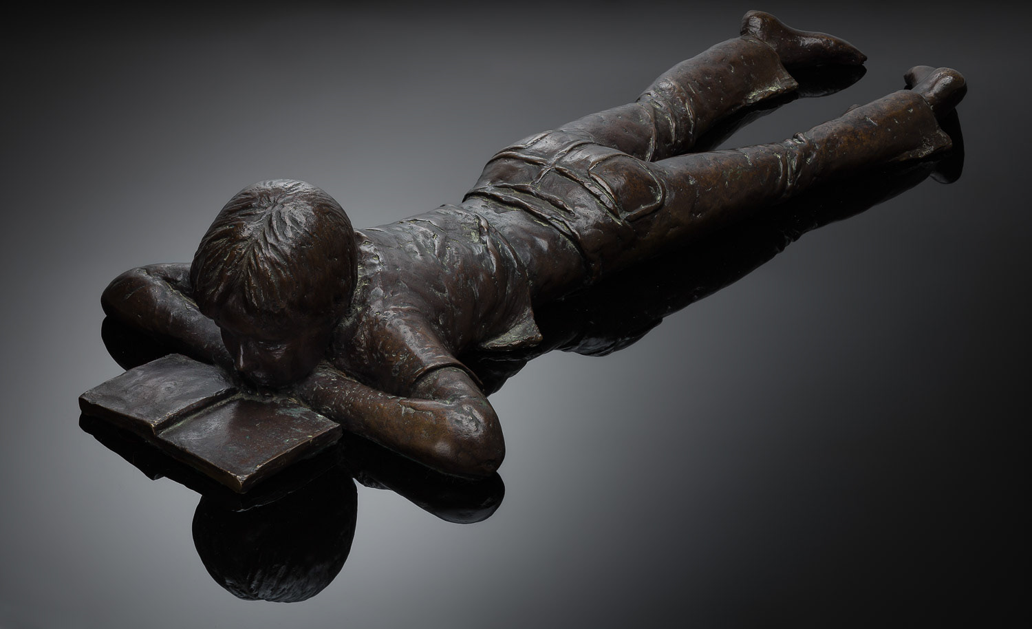 "Simon reading" : bronze by Lyn Constable Maxwell.