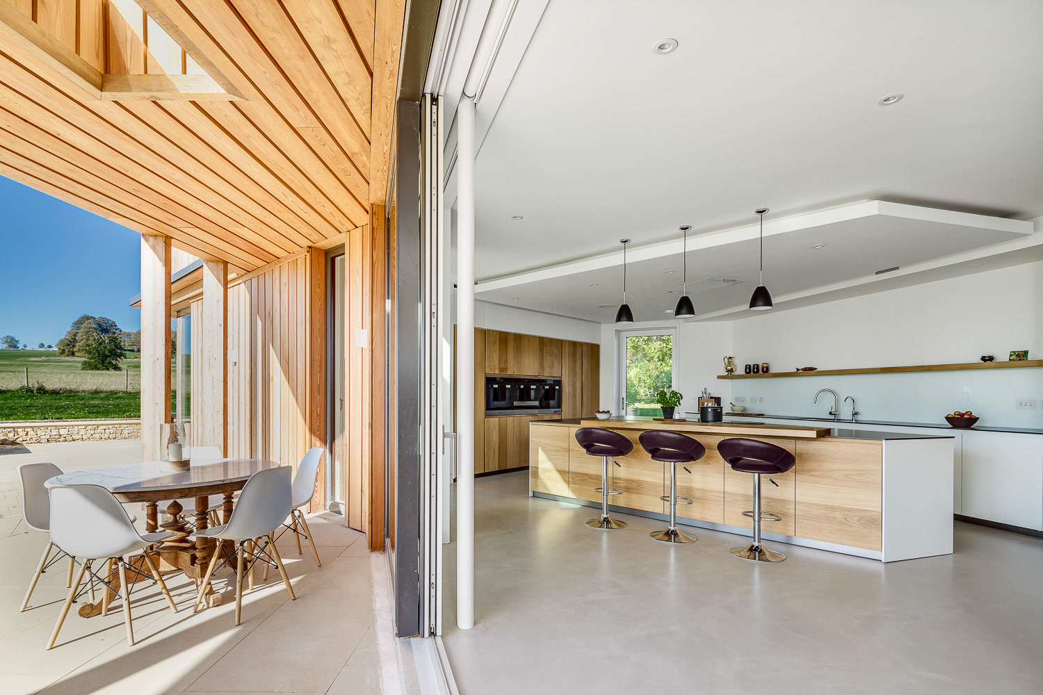 With careful masking and local curves and HSL adjustments, both zones can be presented optimally.