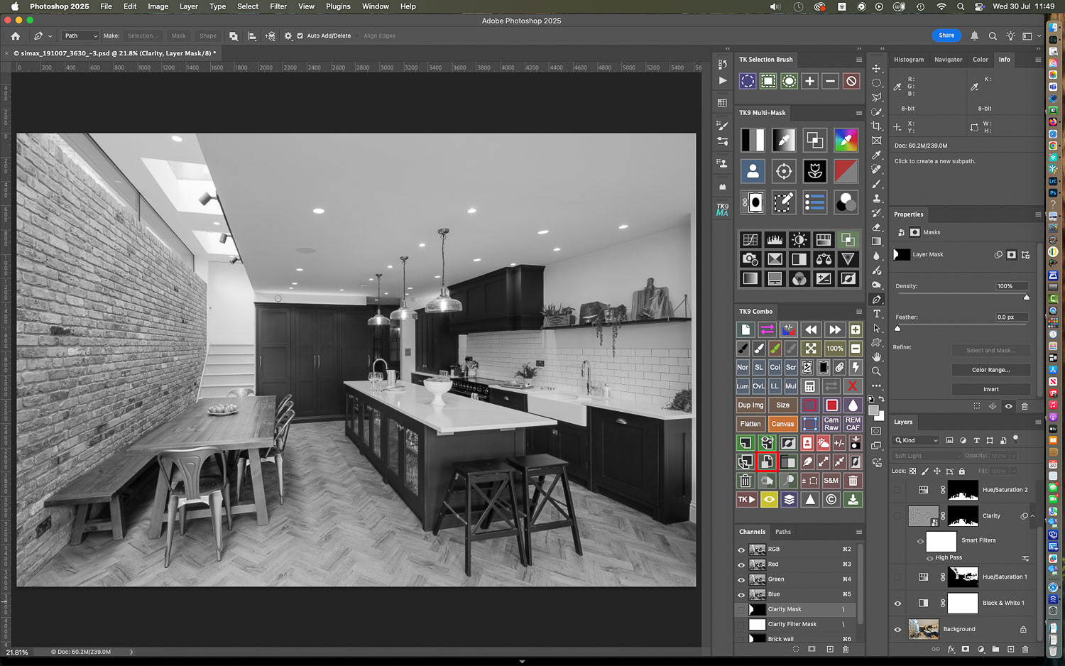 I really feel that the black and white preview layer can be such a help when analysing an image...