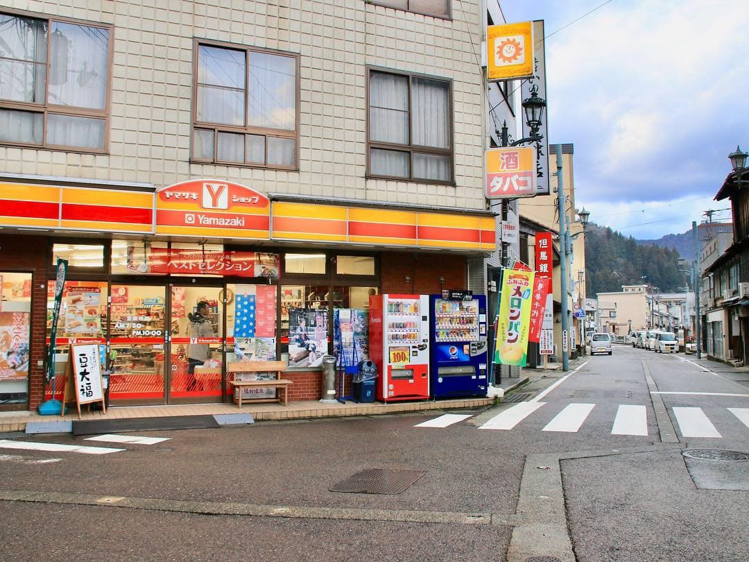 湯村温泉の中心・荒湯のすぐ近く