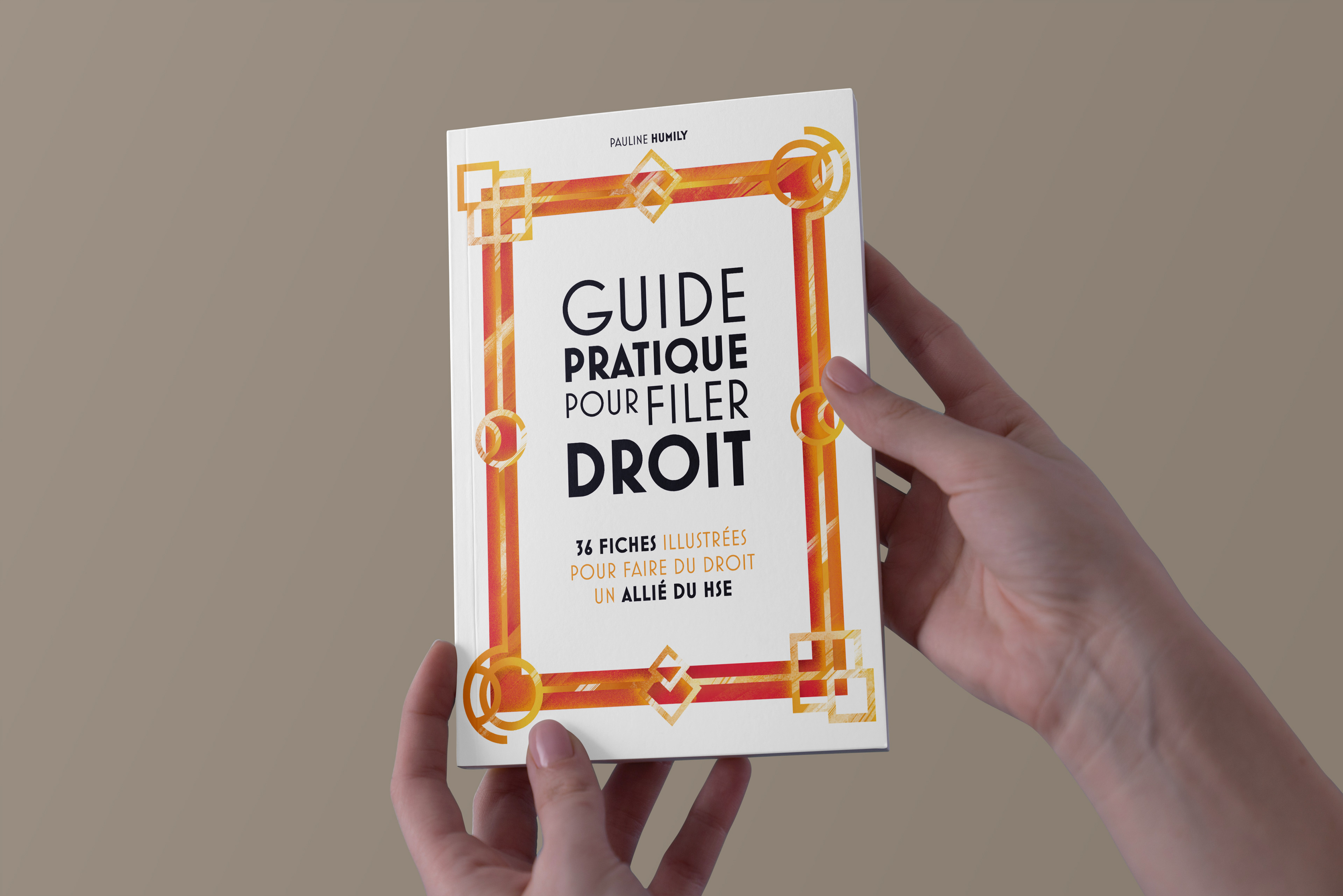 La couverture et son encadrement doré, poudré, inspiré de l'Art Déco