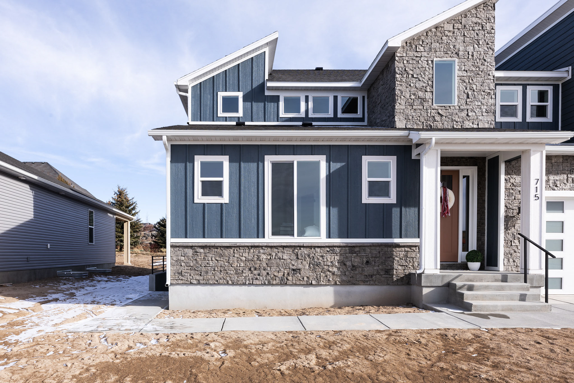 715 Pine Ridge