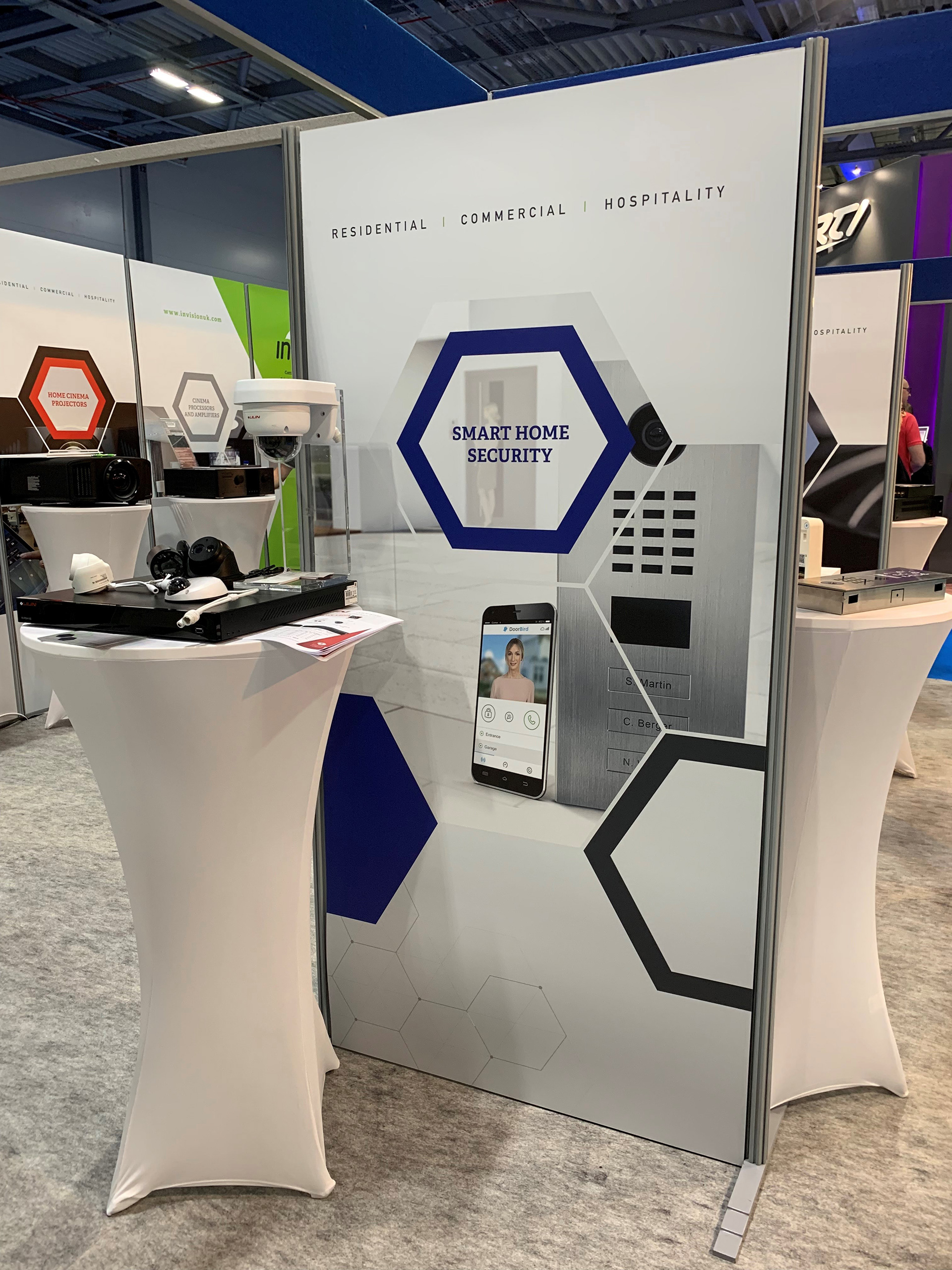 A freestanding display
