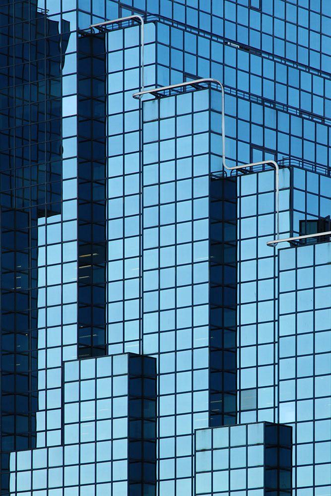Architektur aus blauem Glas nahe Greenwich, London