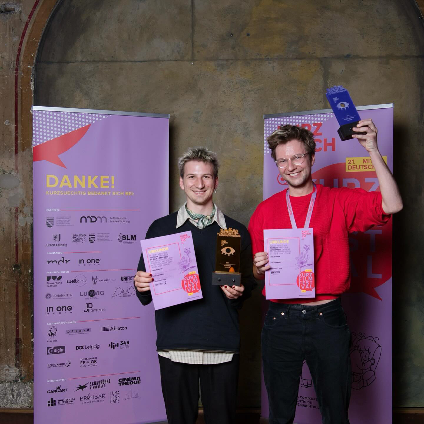 Gewinner mit Trophäen