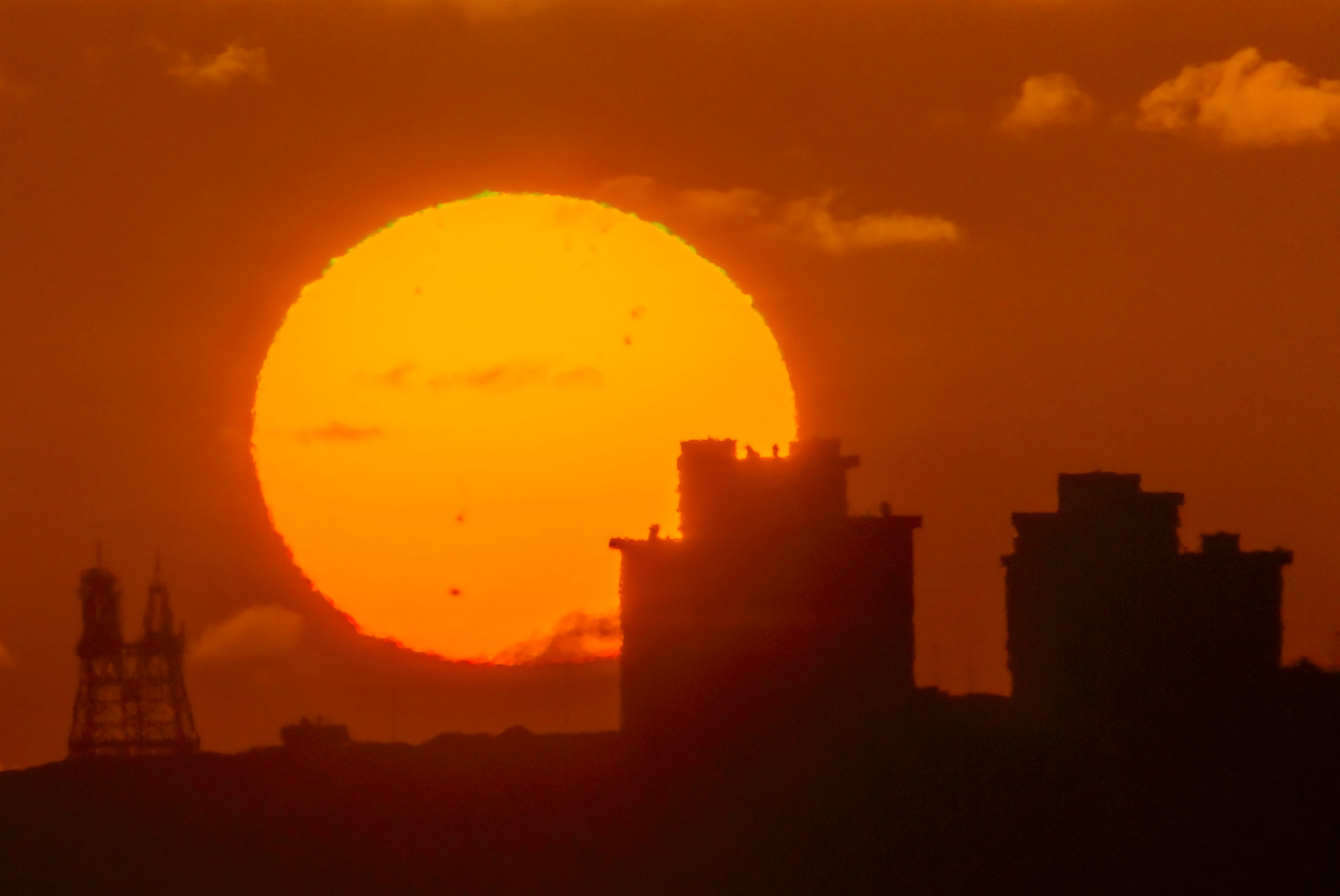 Salida de Sol con manchas solares y rayo verde - Las Palmas de Gran Canaria