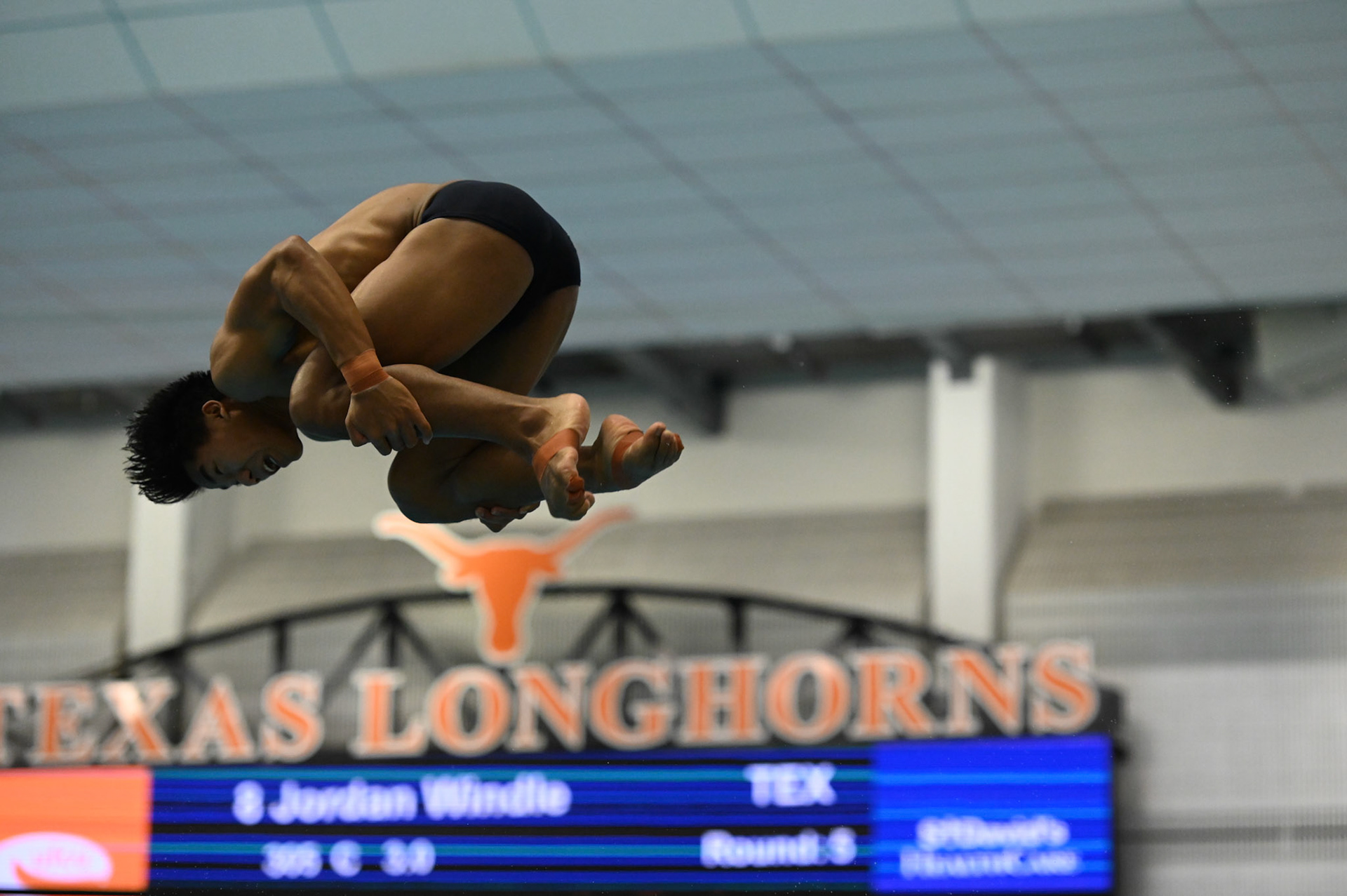 Windle ended in third place after the 3-meter prelims with a score of 392.90, and shifted into first place for finals and tied with Texas A&amp;M swimmer Kurtis Matthews, both scoring 463.05.