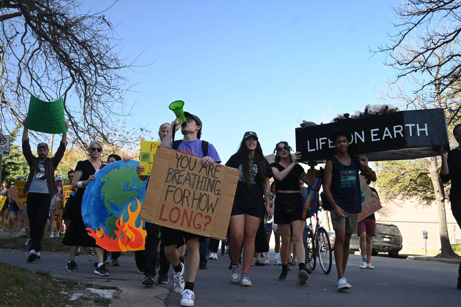 Over 100 UT students and community members marched from the Tower to the Capitol on March 25, 2022 as part of an international climate movement and to encourage the Texas Legislature to hold the Electric Reliability Council of Texas accountable for 2021’s winter storm-induced power failures. The marchers also called for an expansion of climate education, while Students Fighting Climate Change continues to demand divestment.  