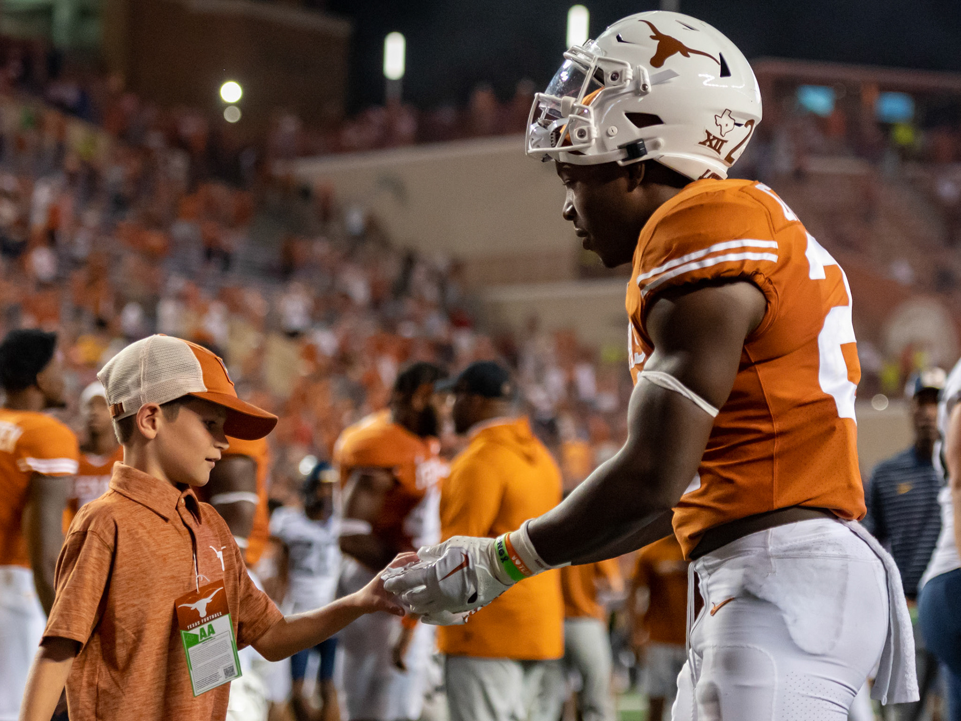 On Oct. 1, 2022, the Texas Longhorns play the West Virginia Mountaineers at the Darrell K Royal Memorial Stadium. UT beat WVU with a score of 38-20.