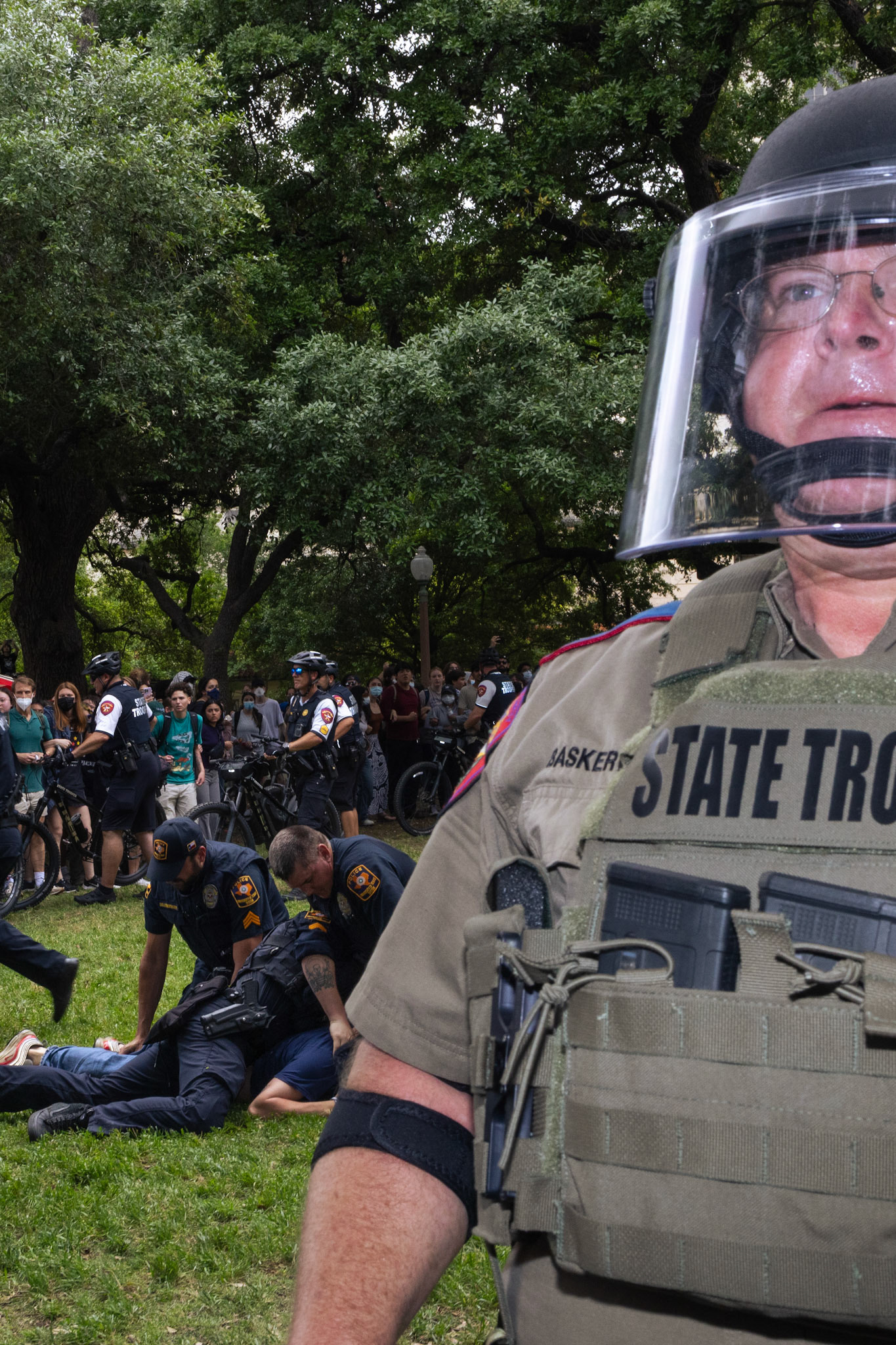 State troopers create a "no man's land" on the UT main lawn on April 24, pinning and binding protestors with zip ties.