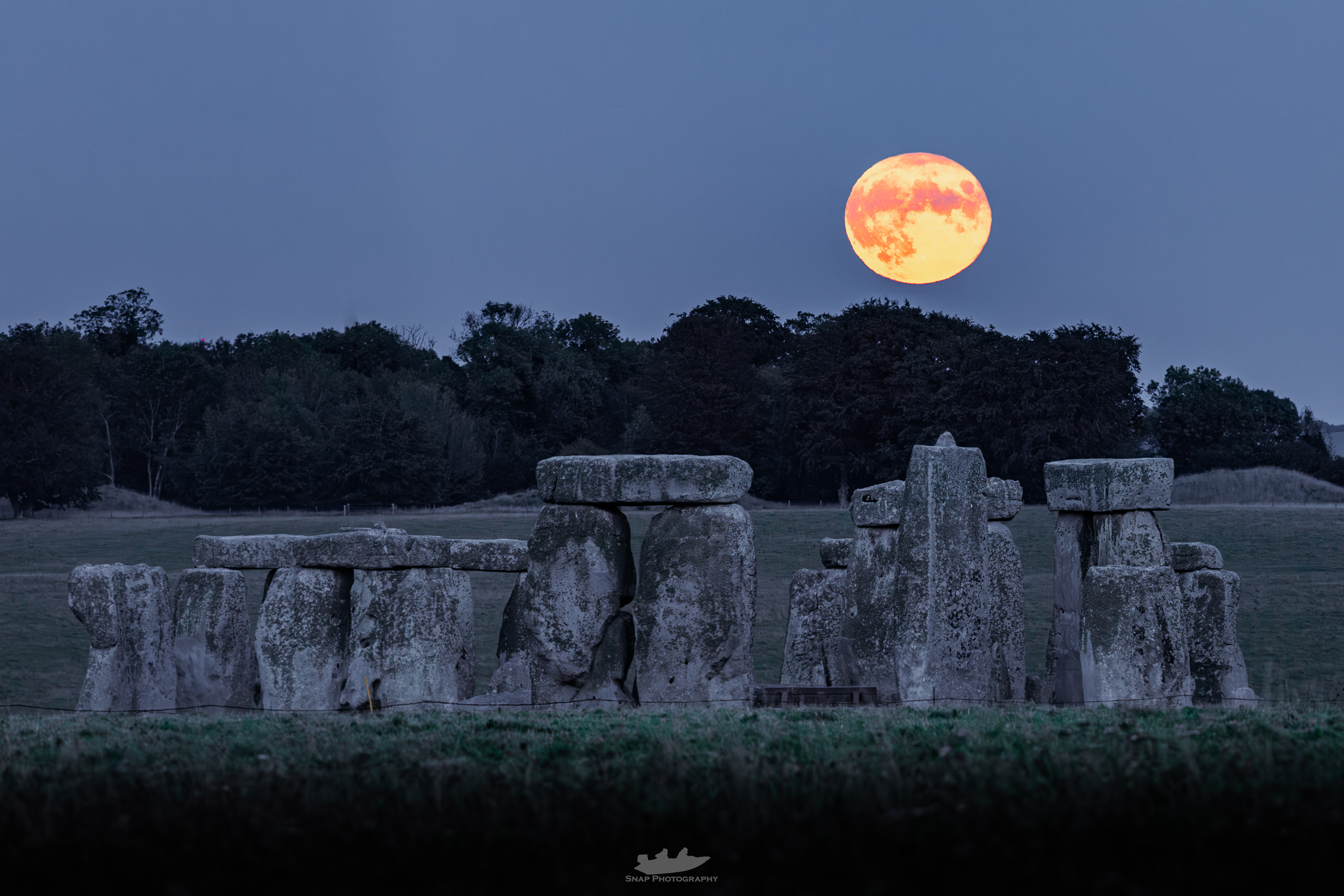 Stonehenge moonrise