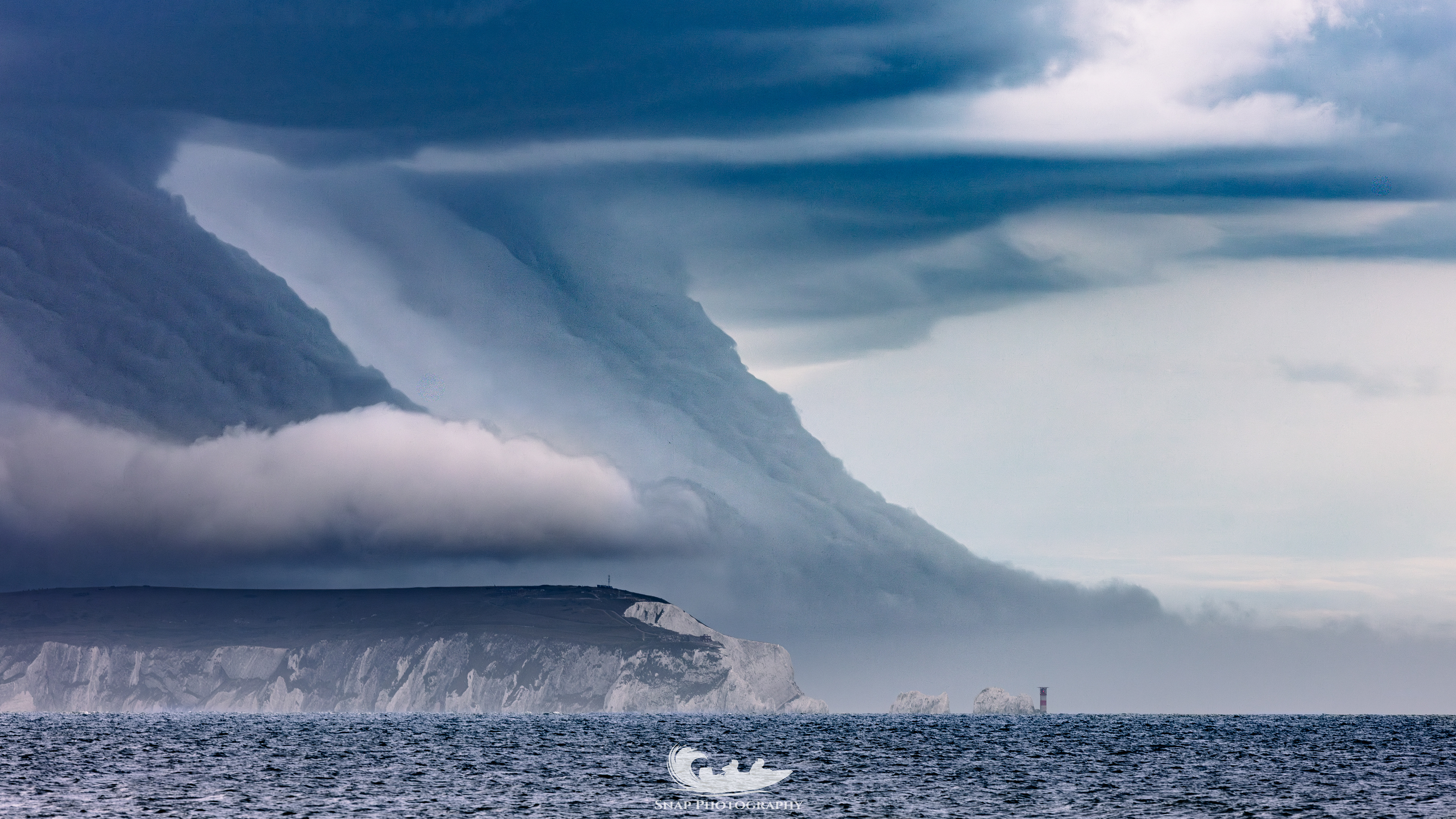Shelf cloud