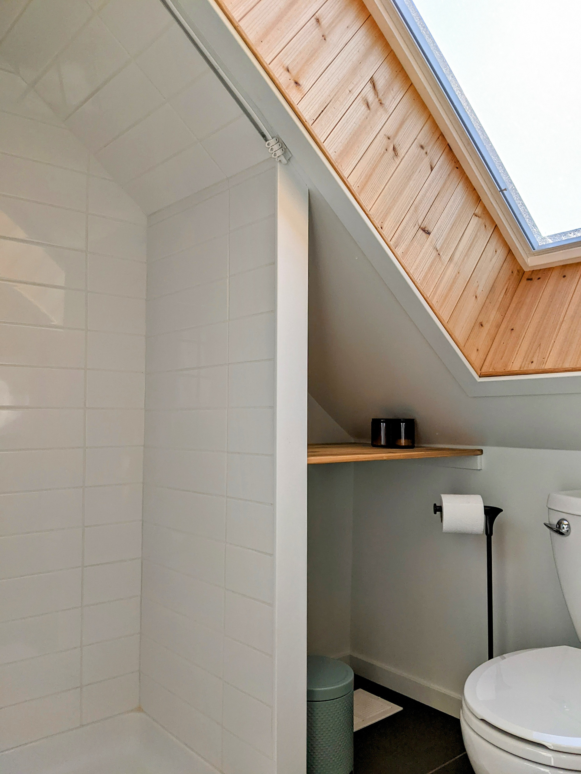 3pc Bathroom with skylight at 53 Sixteenth Street, South Etobicoke