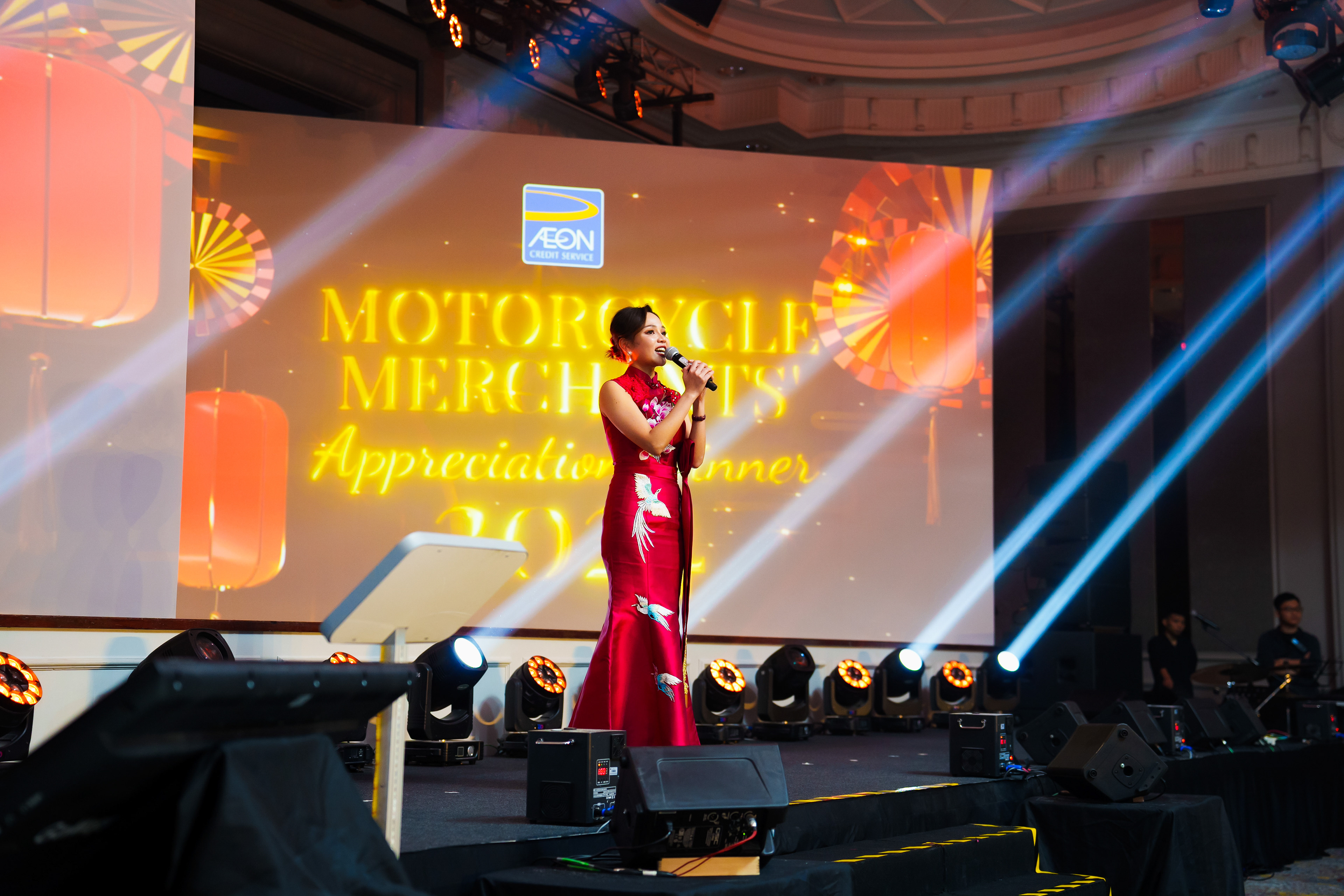 Emcee delivering the opening speech at a corporate appreciation dinner, setting the tone for the event.