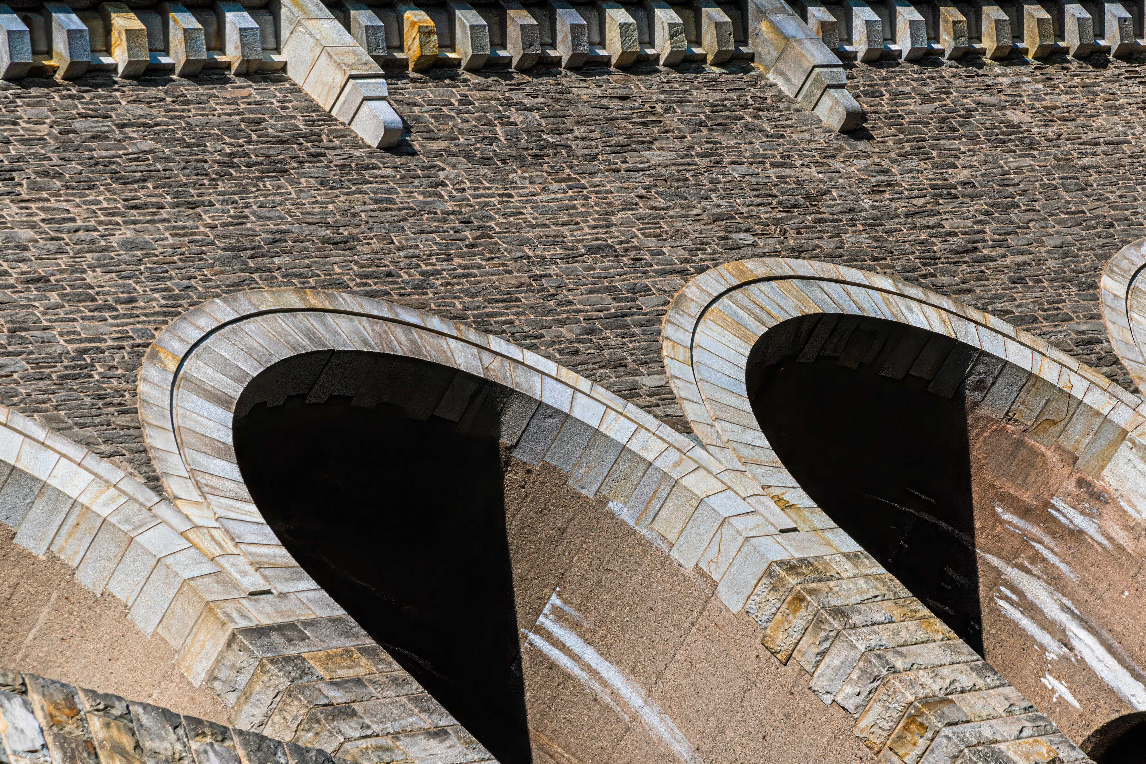 #0012 Graceful Arches and Stone