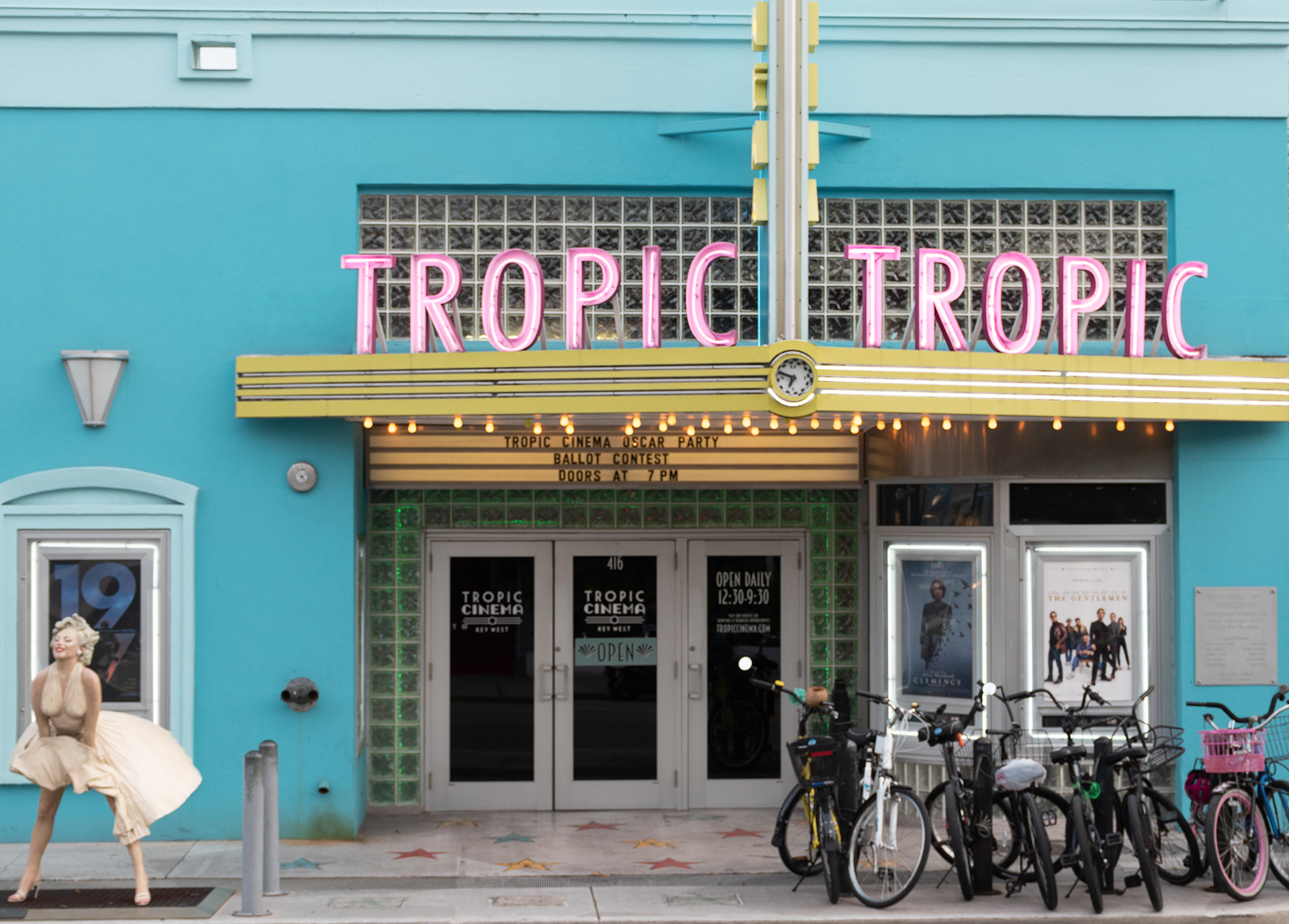#5922 Tropic Marilyn