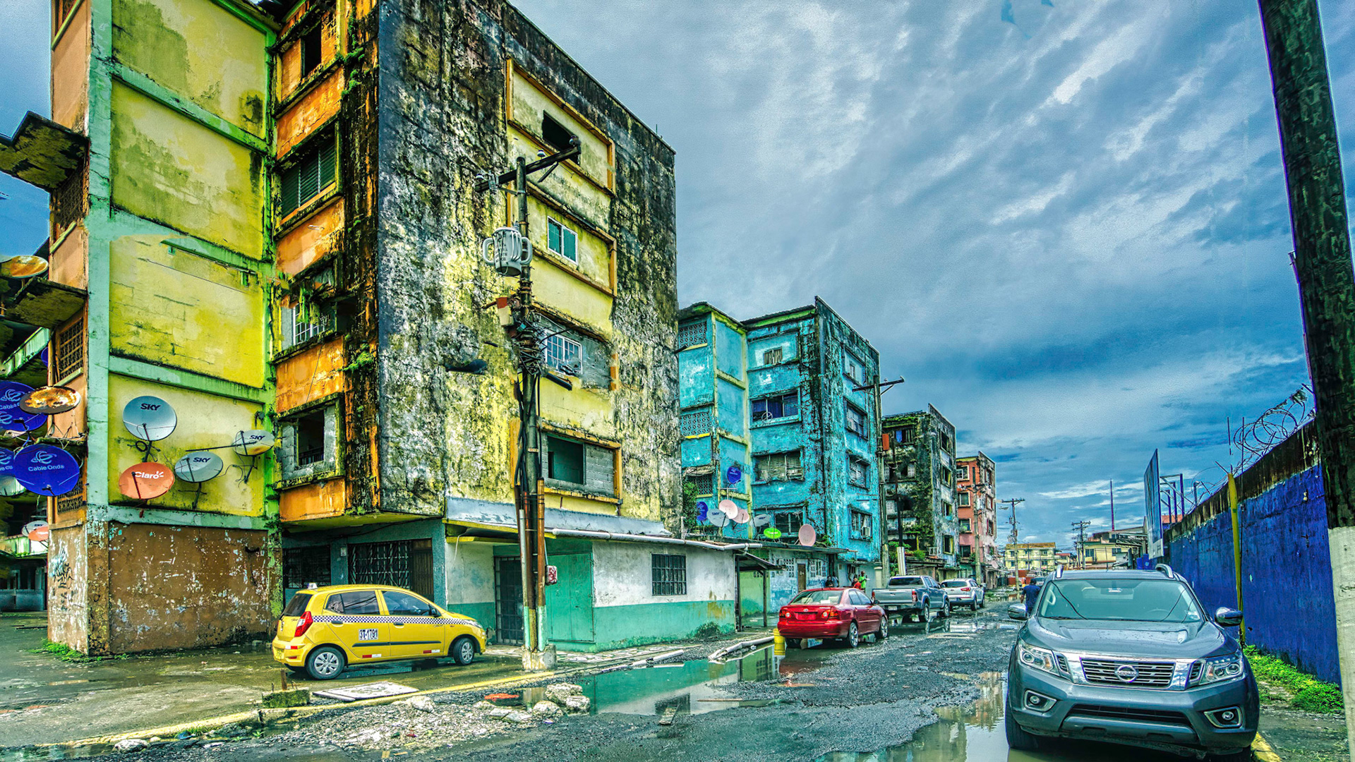 A street view of a street in Colon, Panama.