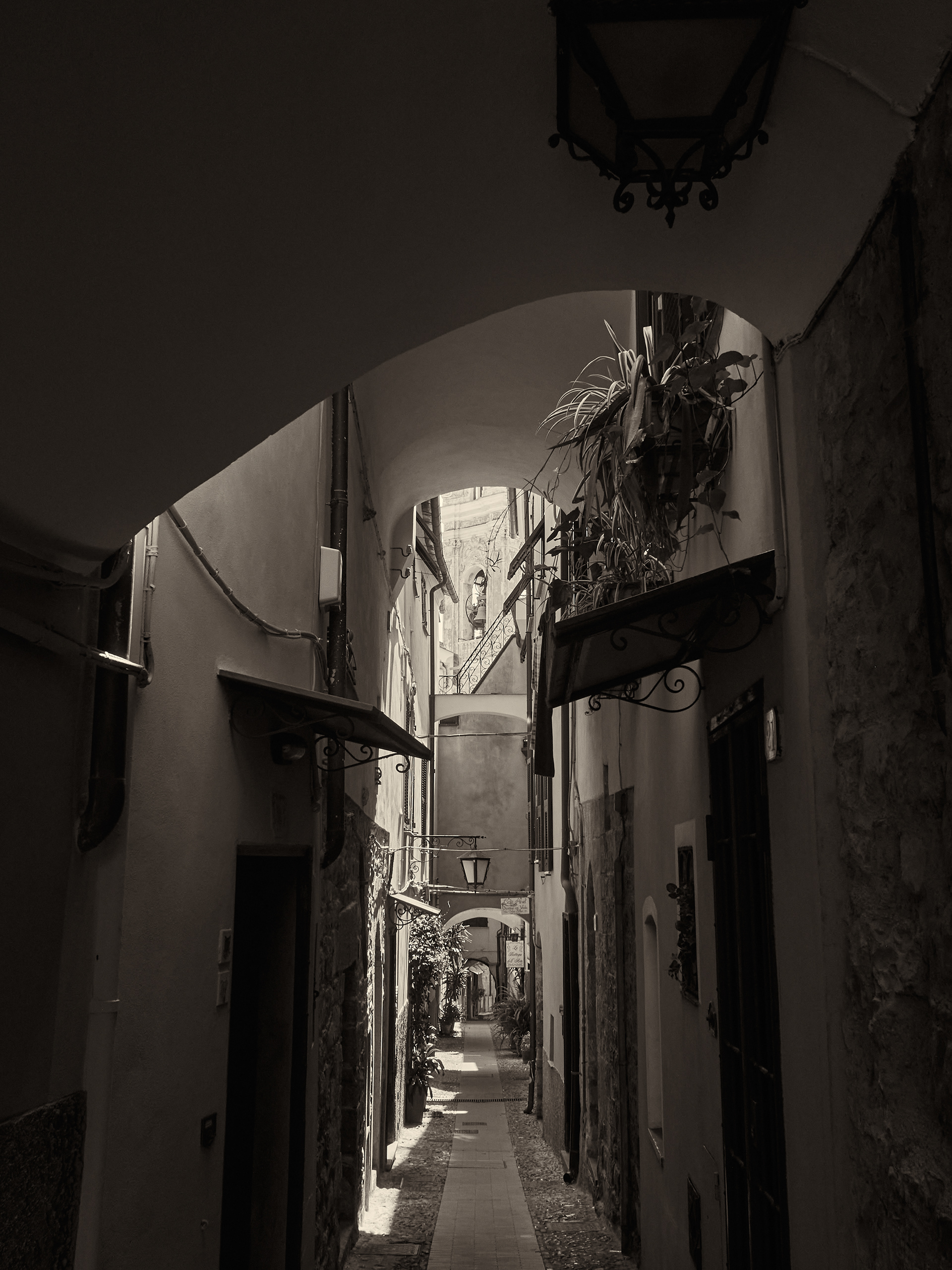 Secret alley to the church 1/15