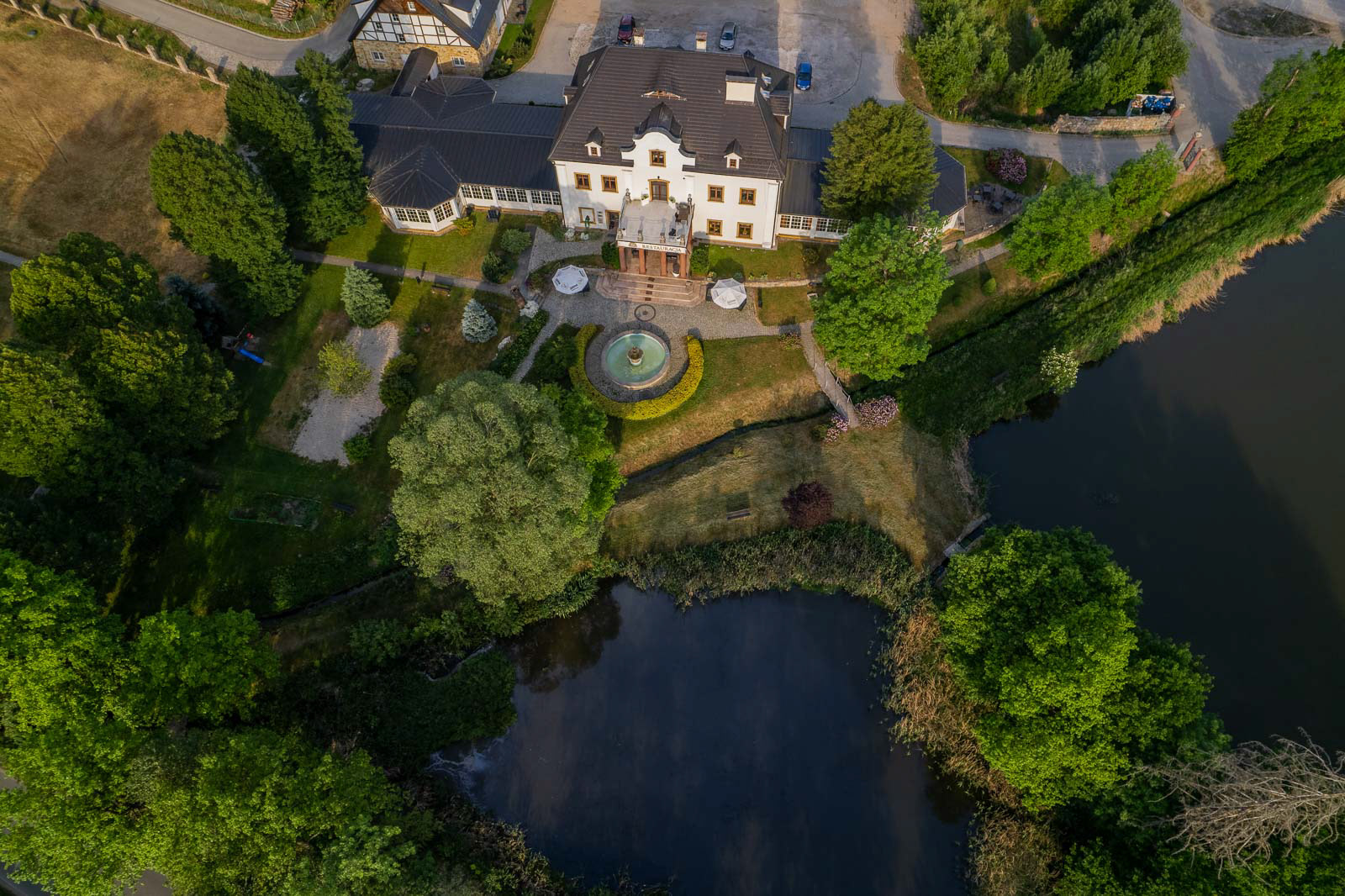 Zdjęcie z drona Pałacu w Staniszowie