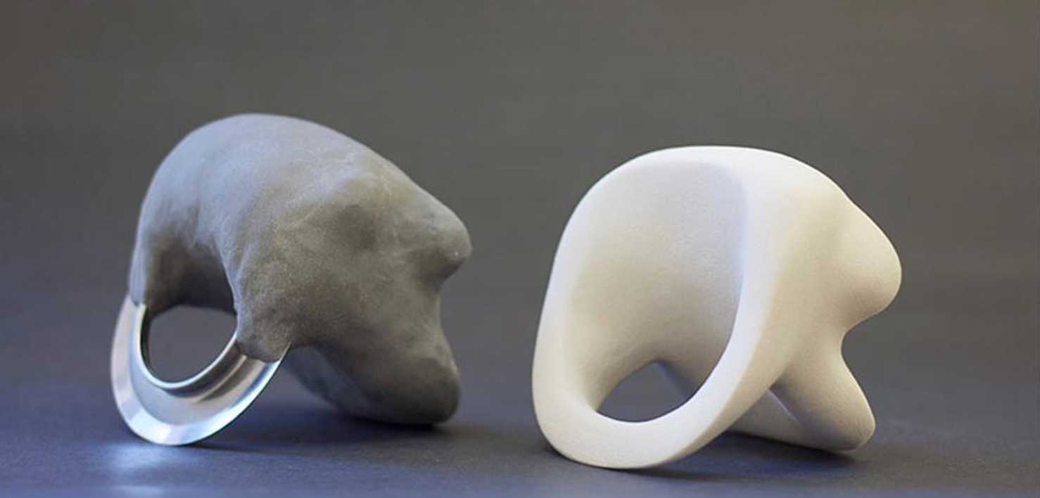 Left: front view of the visual model. Right: front view of the functional model.