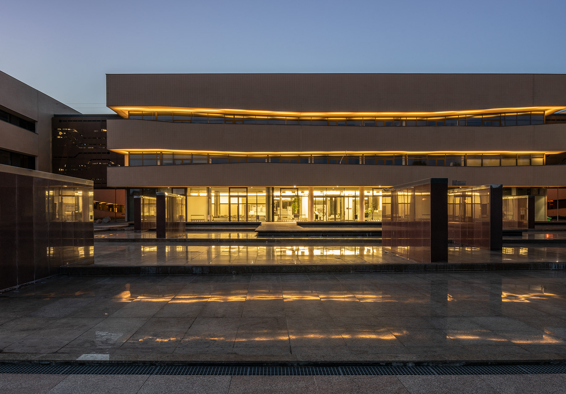 Fotomotiva Wielkopolskie centrum zaawansowanych technologii UAM Morasko Poznań Centre of Advanced Technologies AMU 2