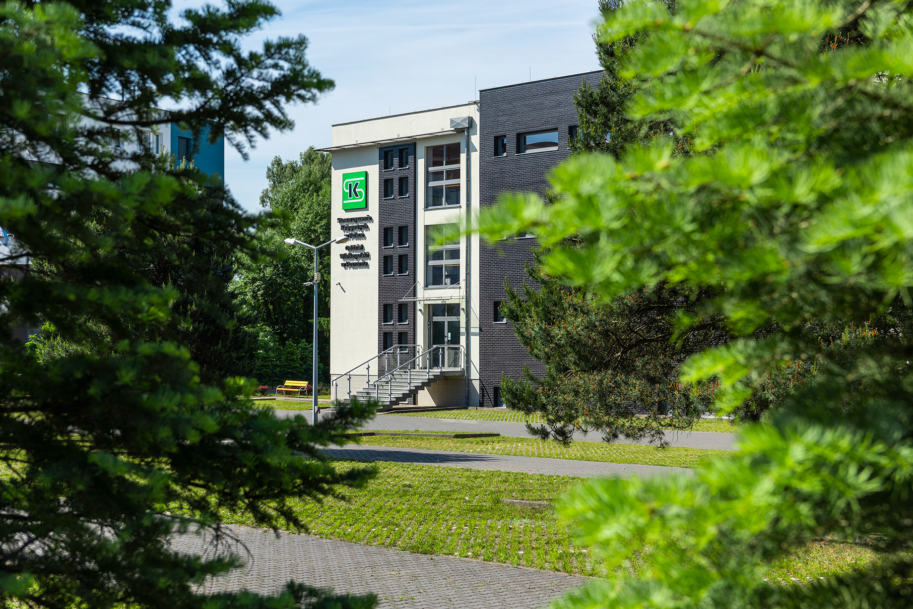 Fotomotiva SKwP budynek w dzień ujęcie 3