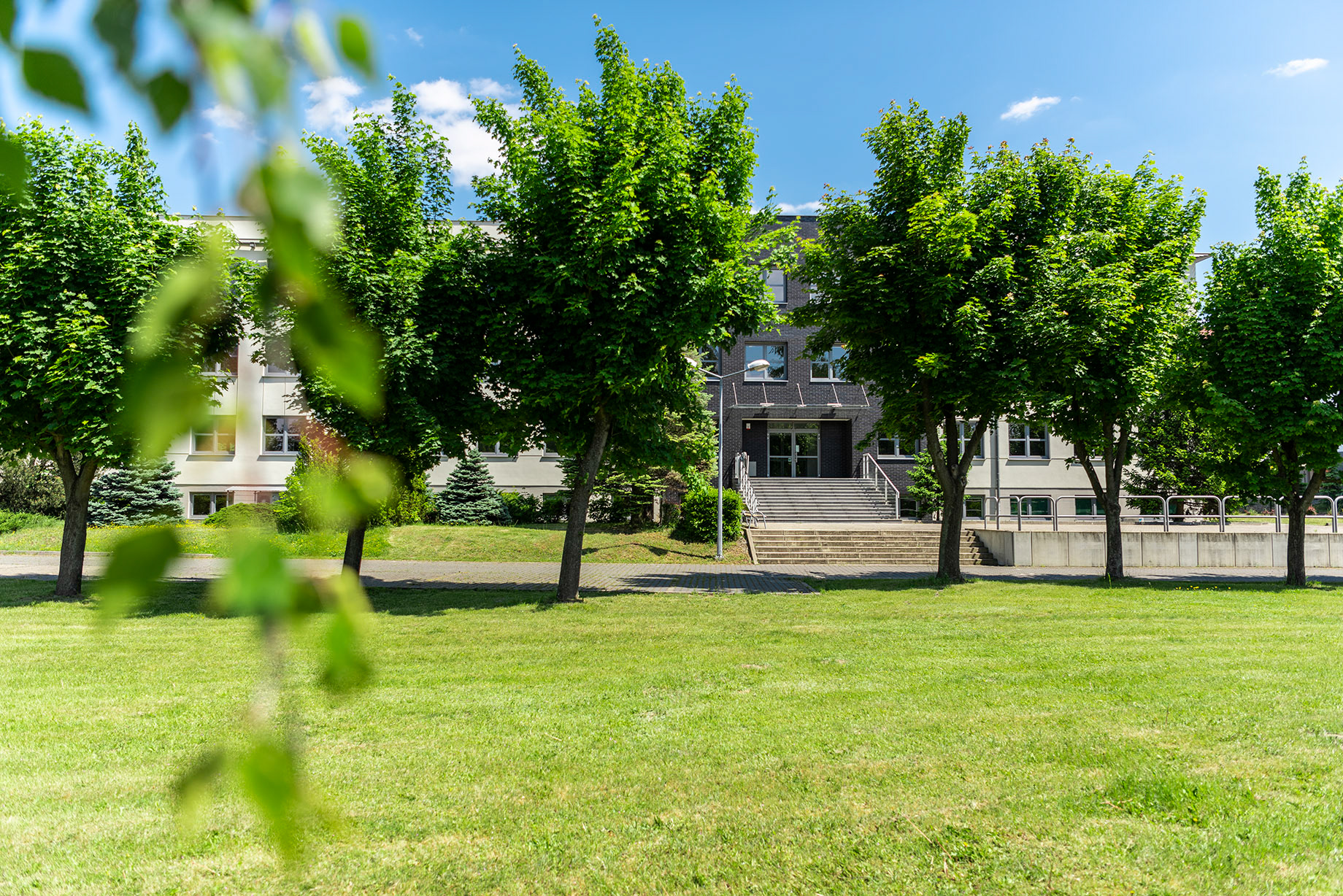 Fotomotiva SKwP budynek w dzień ujęcie 5