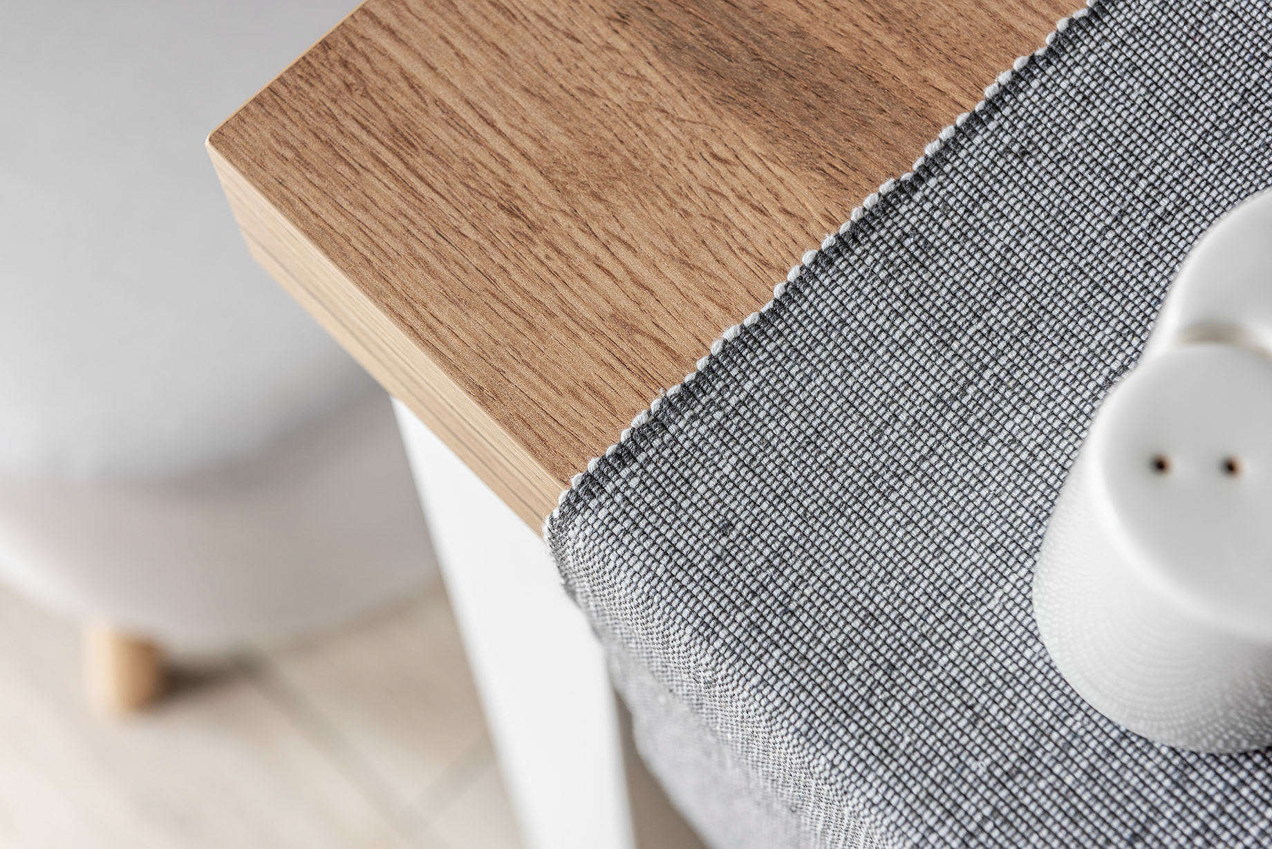 Fotomotiva Kawalerka w Poznaniu stół detal