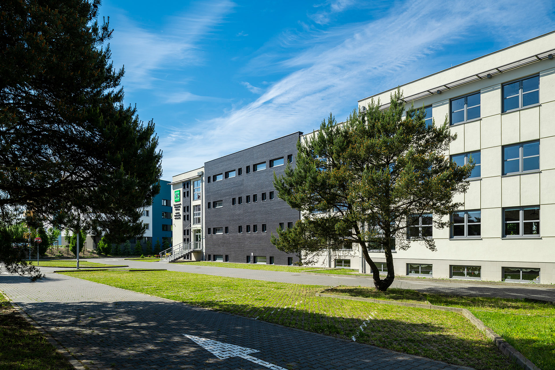 Fotomotiva SKwP budynek w dzień ujęcie 4