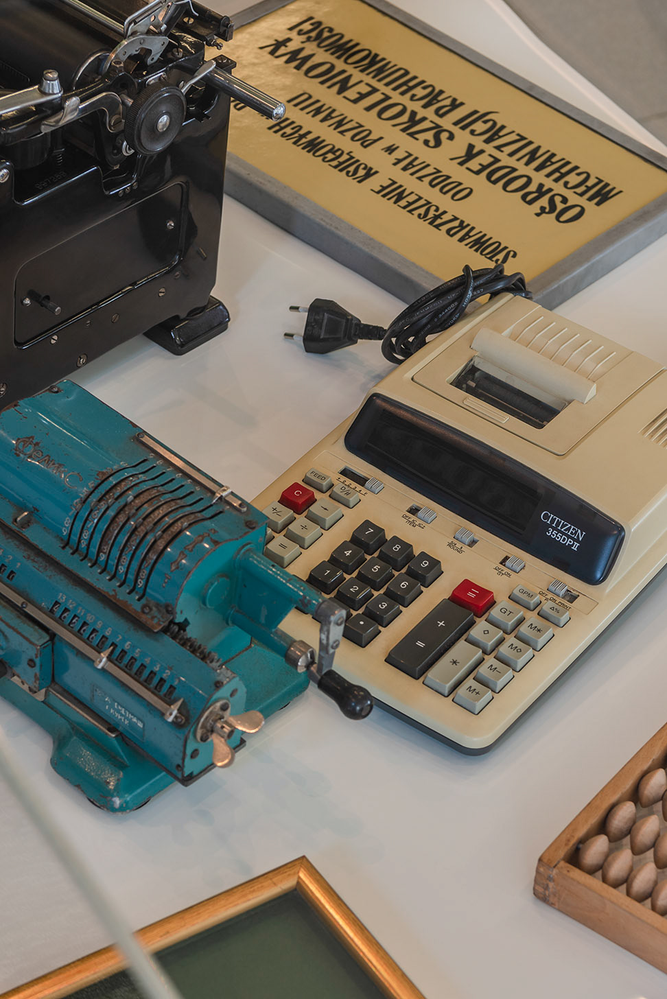 Fotomotiva SKwP pierwsze piętro kącik historyczny sprzęty