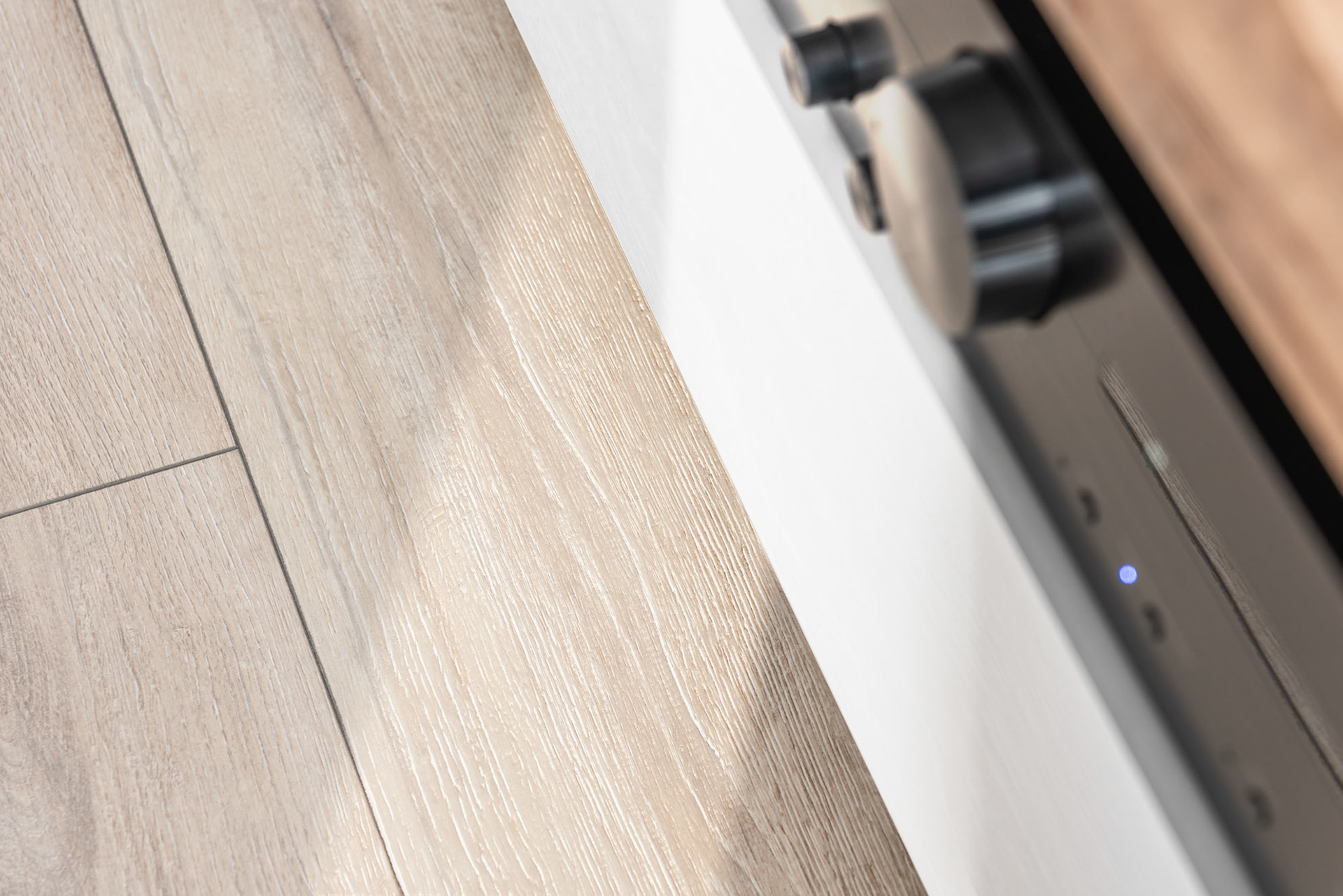 Fotomotiva Kawalerka w Poznaniu panele podłogowe detal