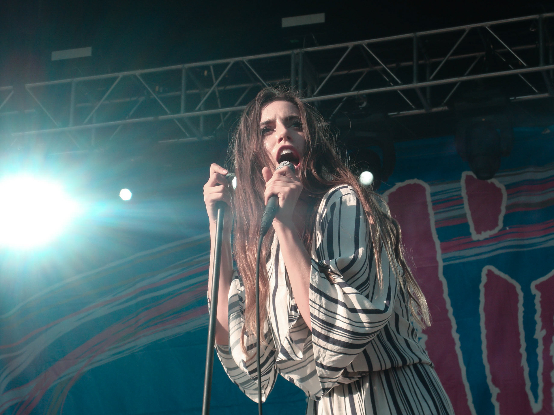 Ryn Weaver - Mix 93.3's Red, White, and Boom.