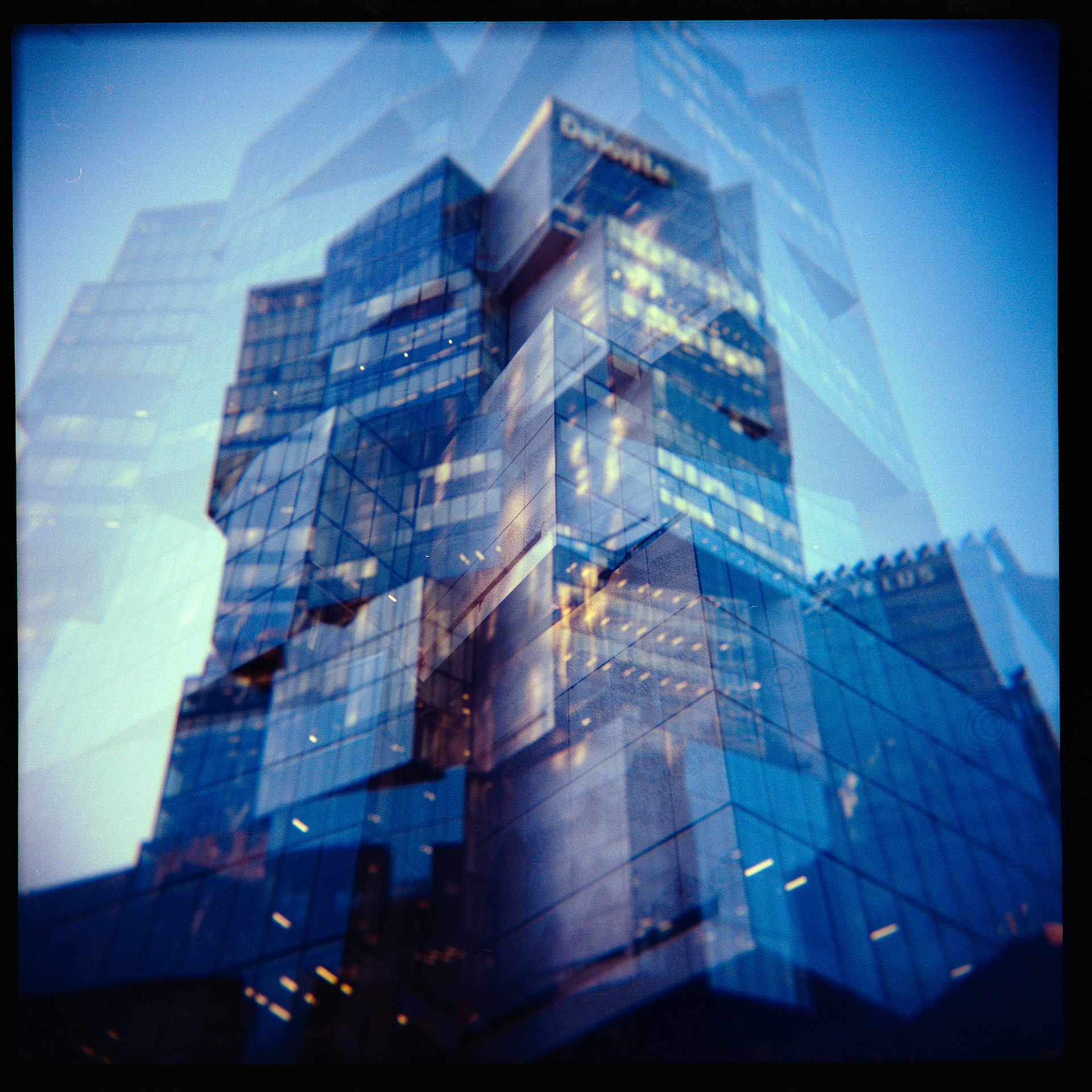 Holga  | Cinestill 400D