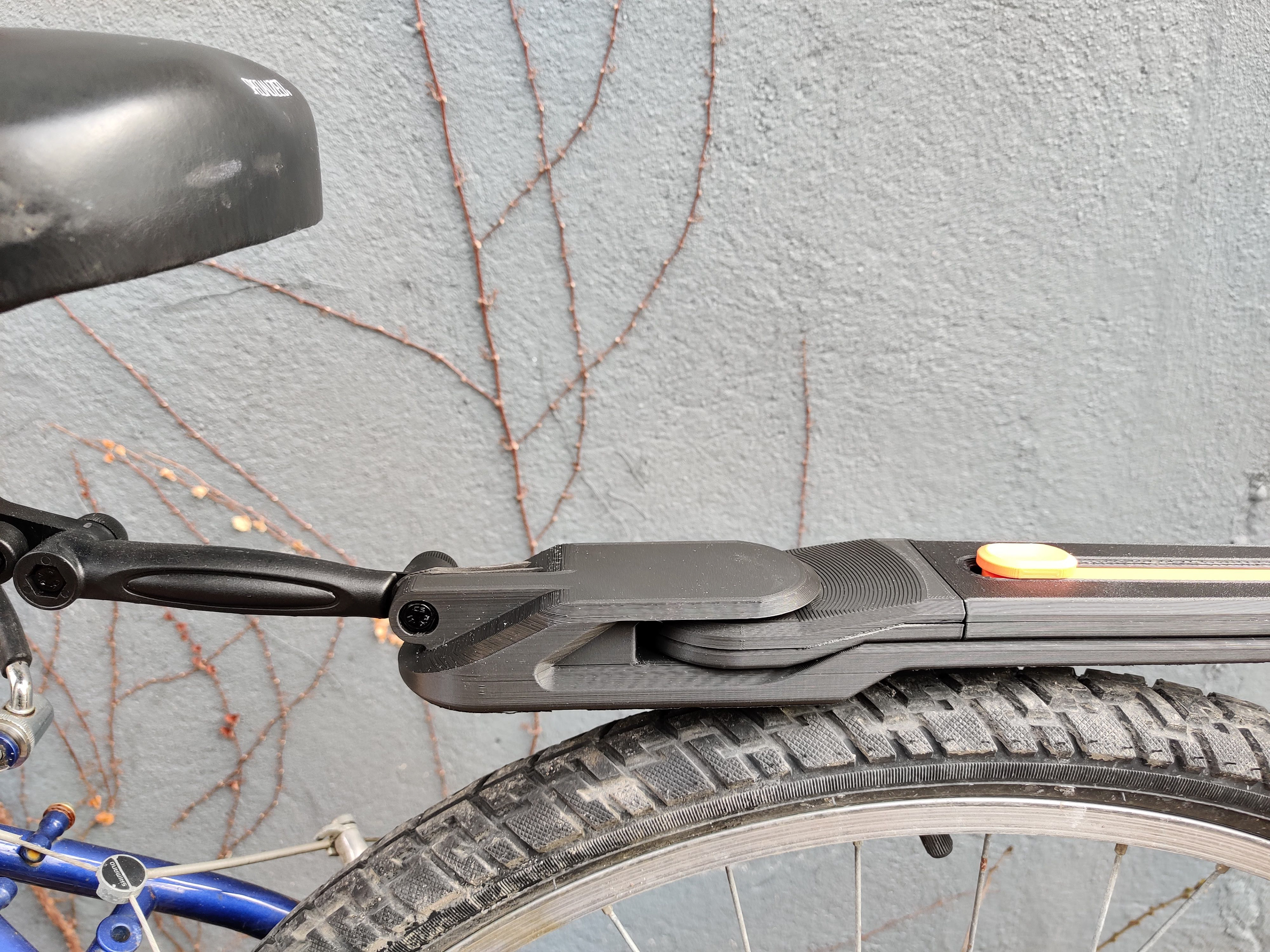 Details of the pivot joint
