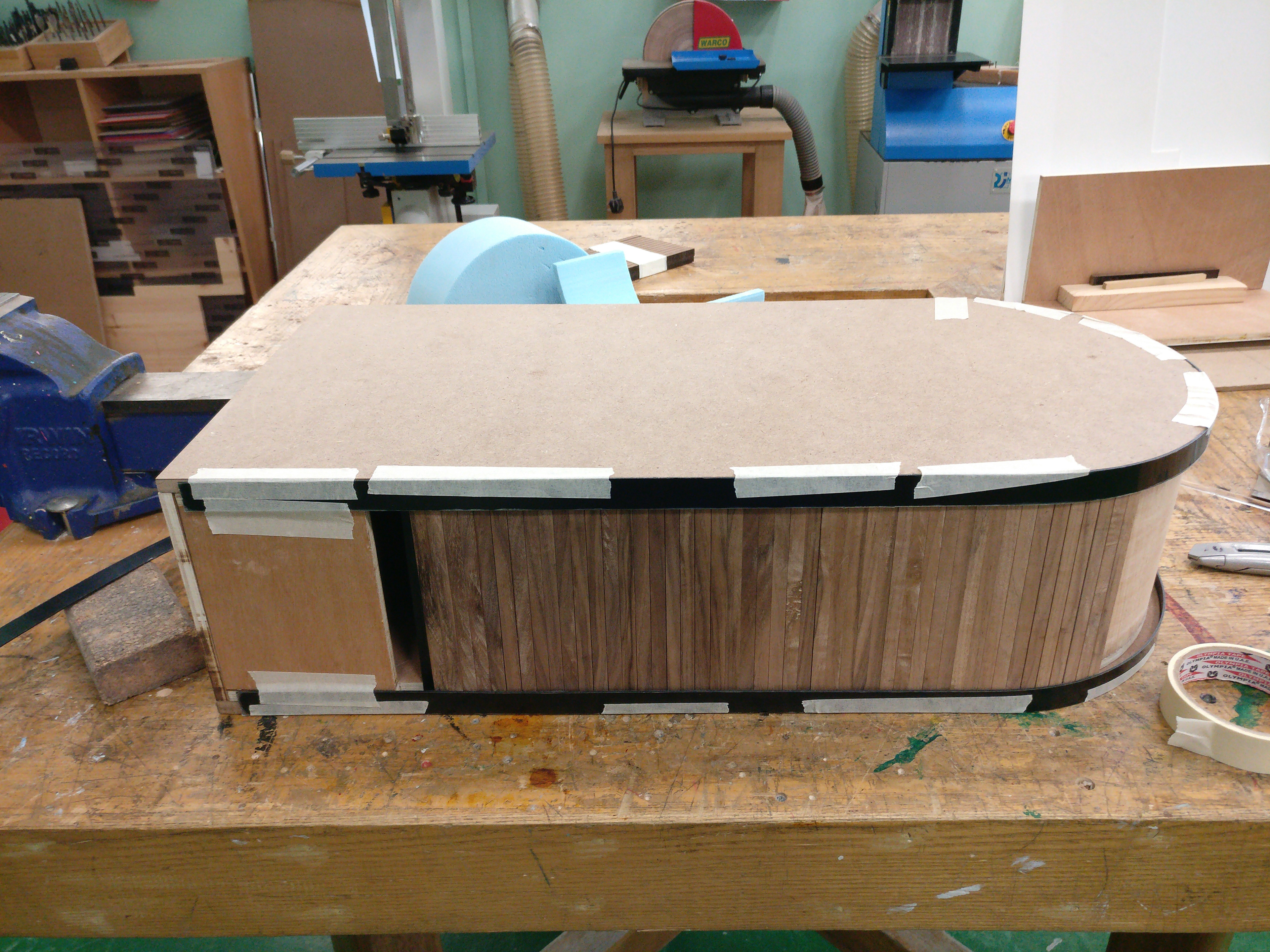Ensuring the parts of the sliding door of the top layer fit