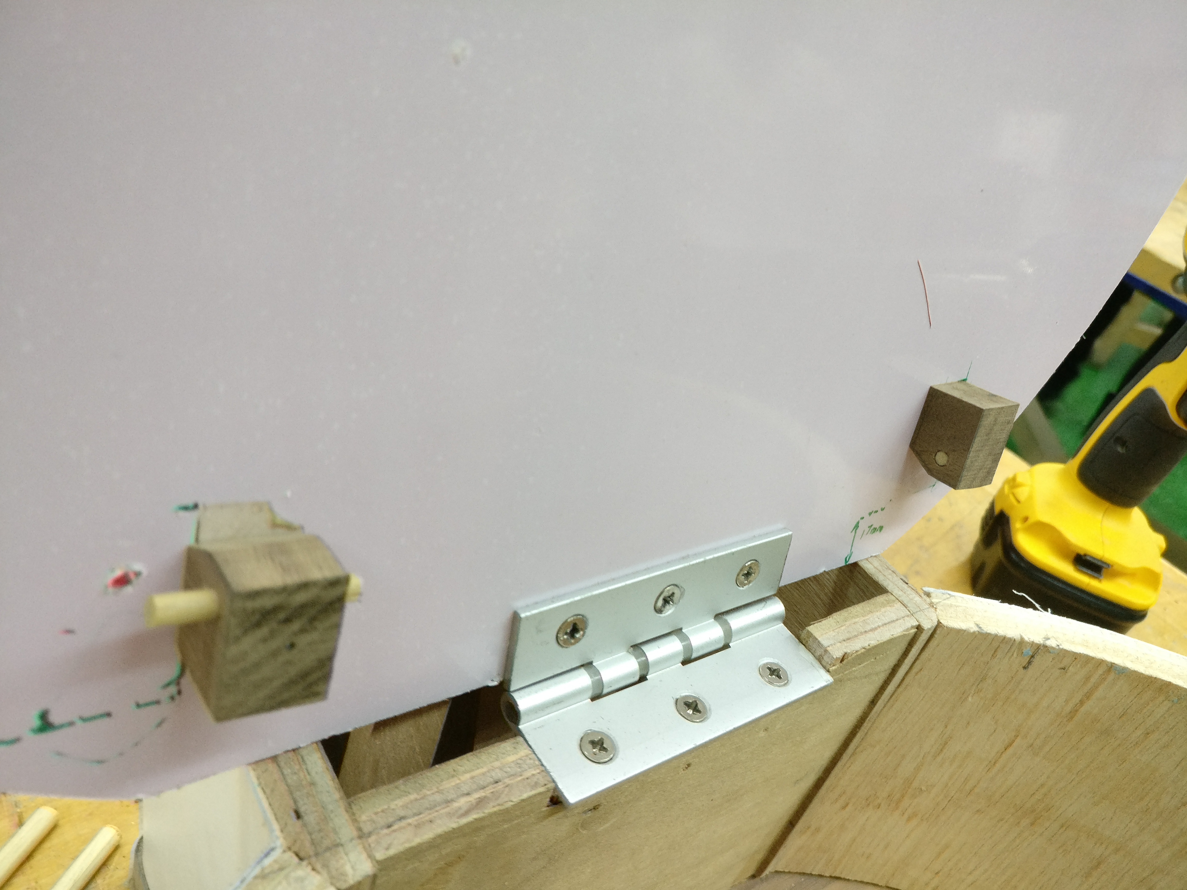 Added the hinge for the acrylic lid with a basic hinge