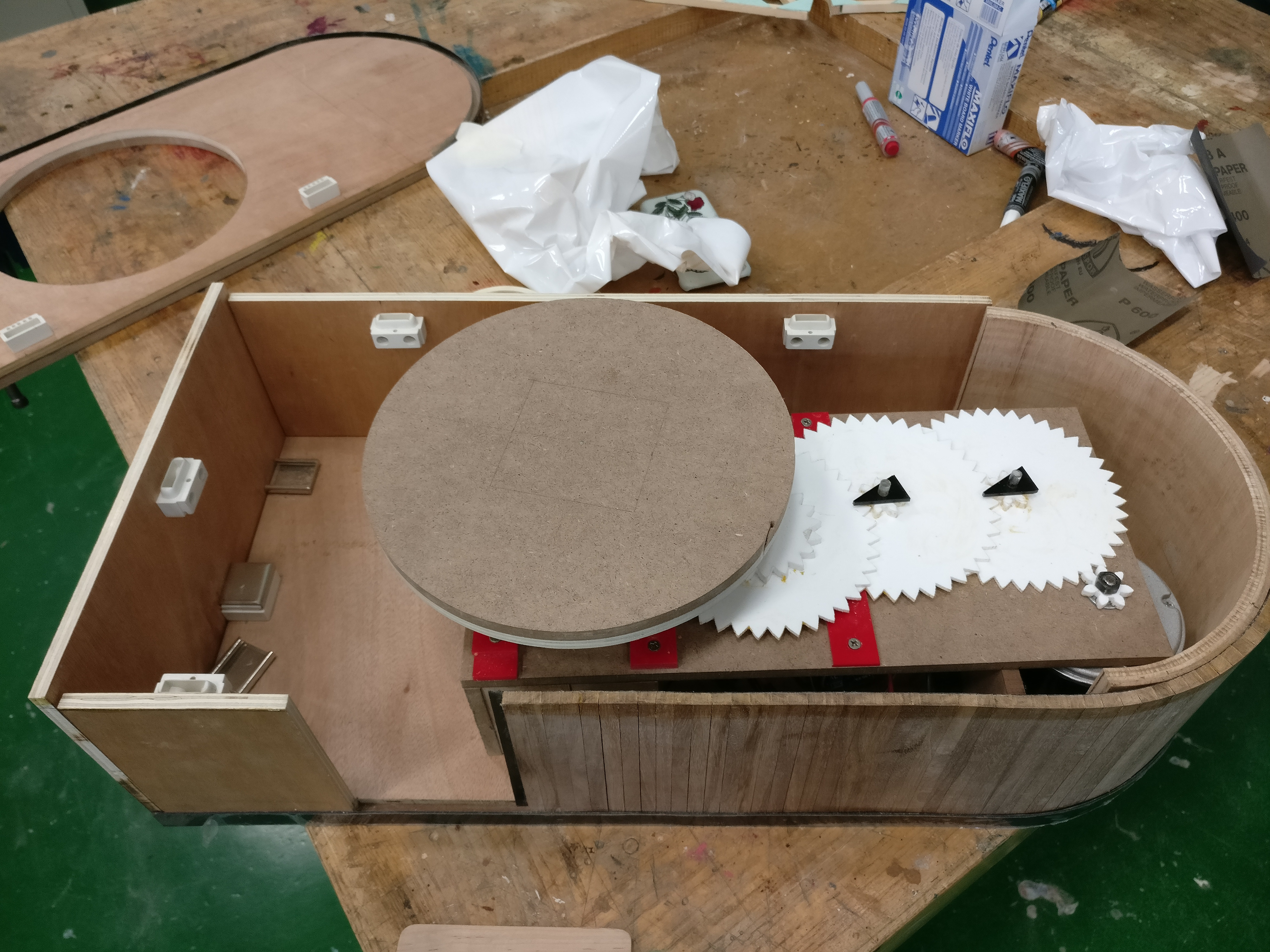 The full gear setup with the rotating platform