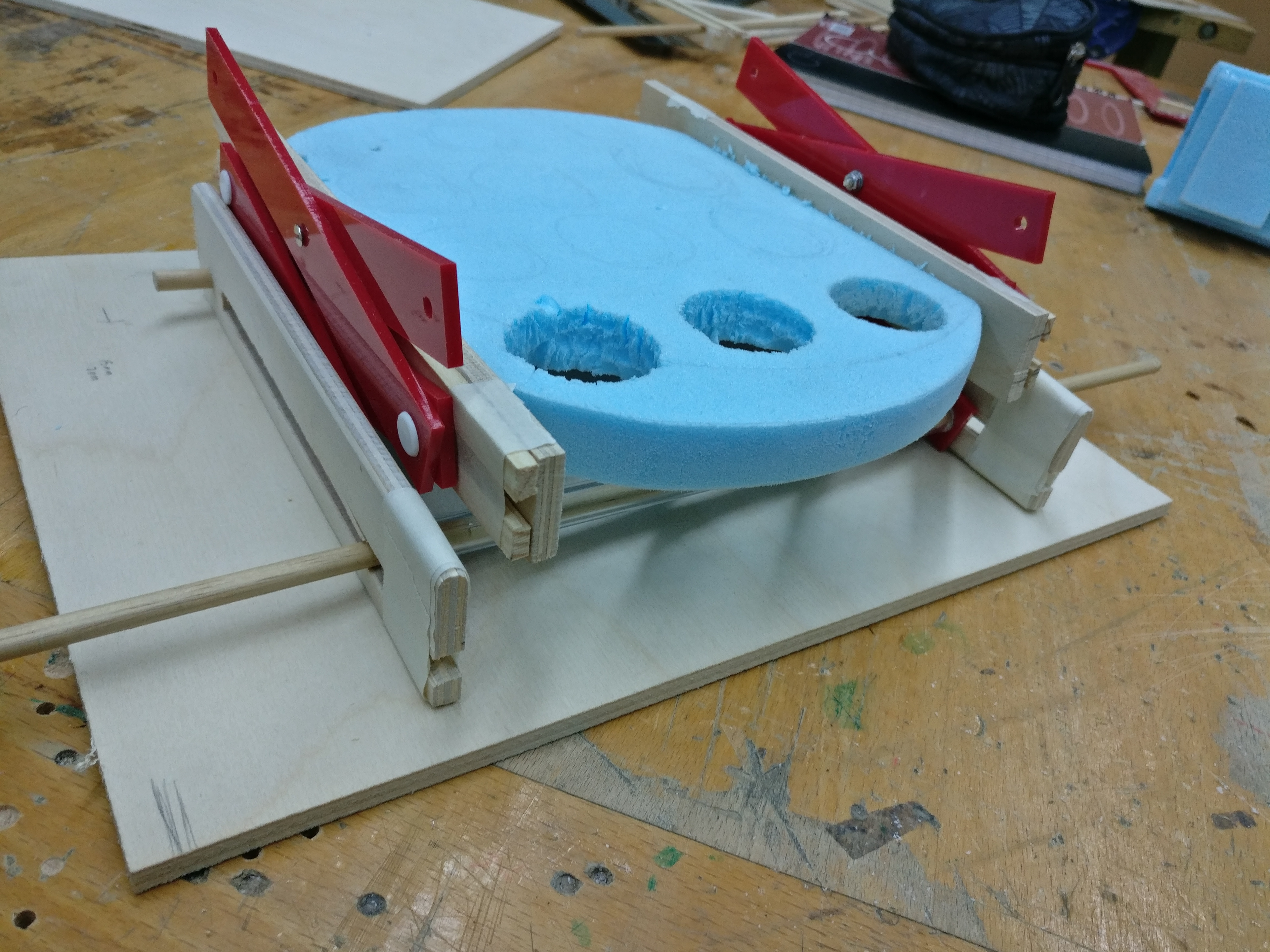 Joining trays to the mechanism required more tracks for mechanic motion