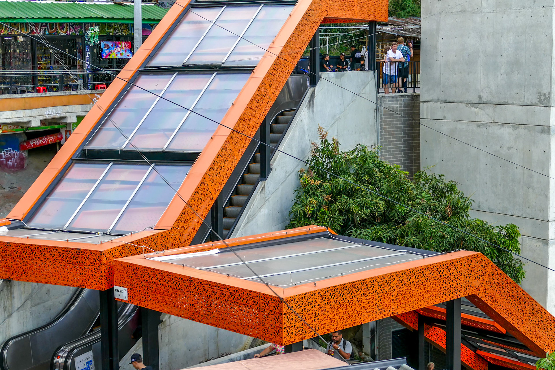 Barrio 13 Escalators