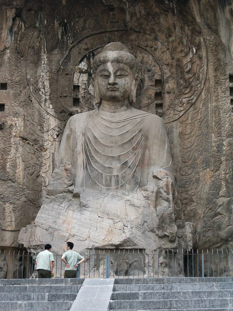 Longmen Caves contain a huge collection of Buddha statues of all sizes