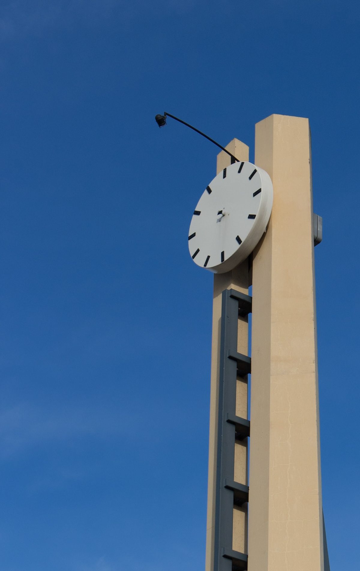 Don't depend on this Trondheim bus station clock...