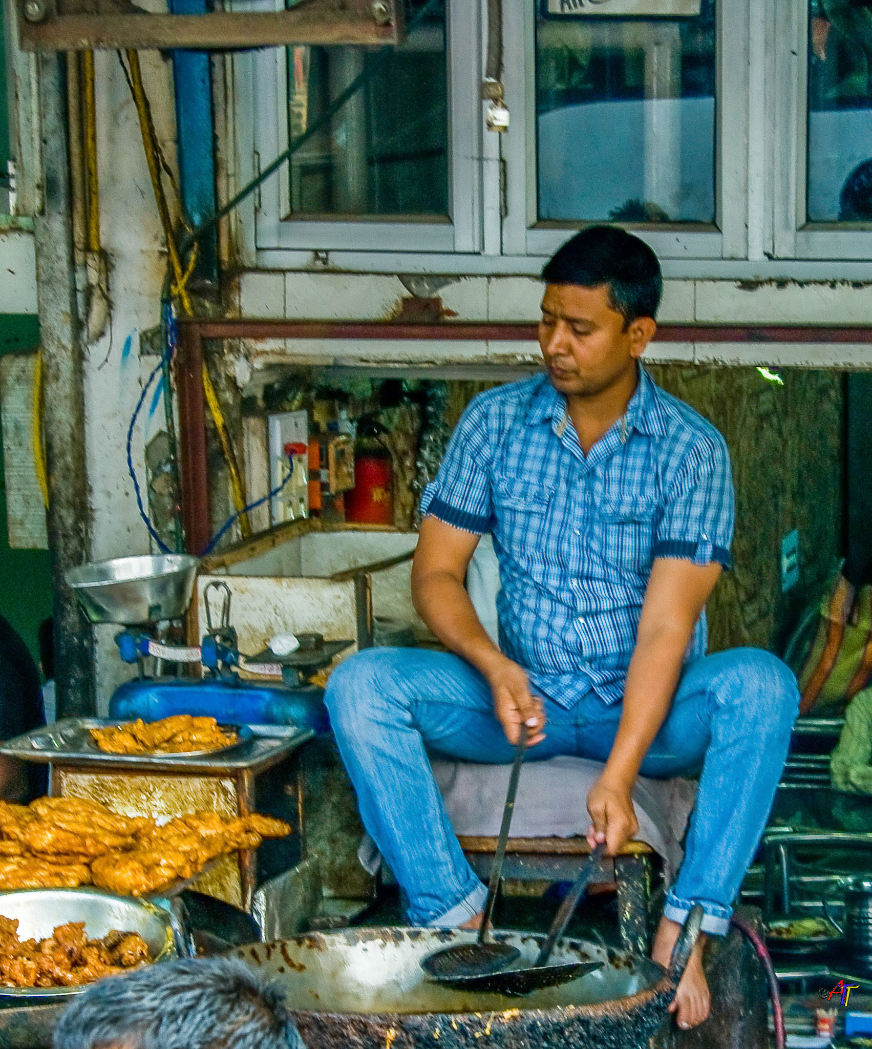 Street Vendors serving fresh cooked food - is it worth the risk of Delhi Belly?