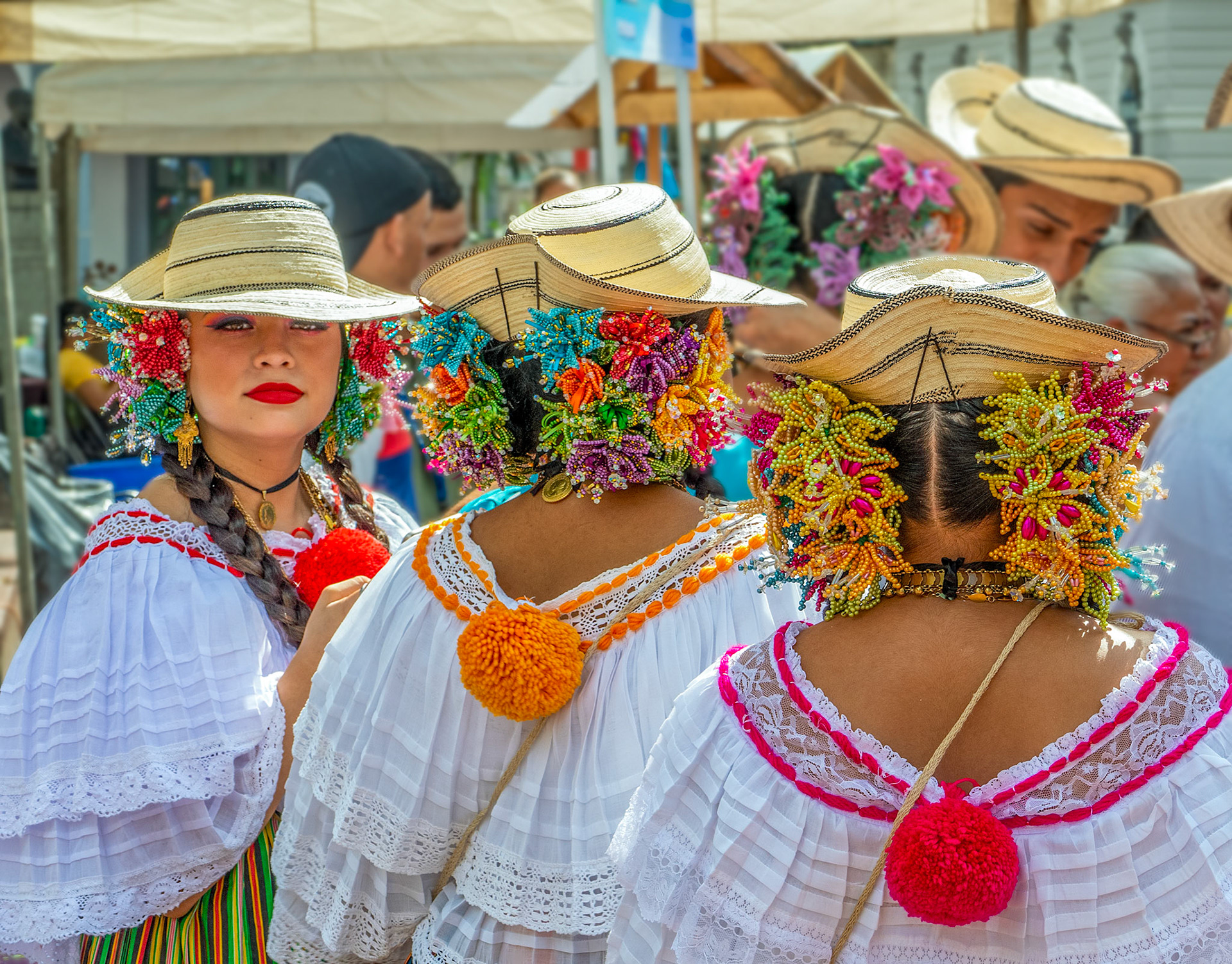 The national costume is a Pollera de Panamá