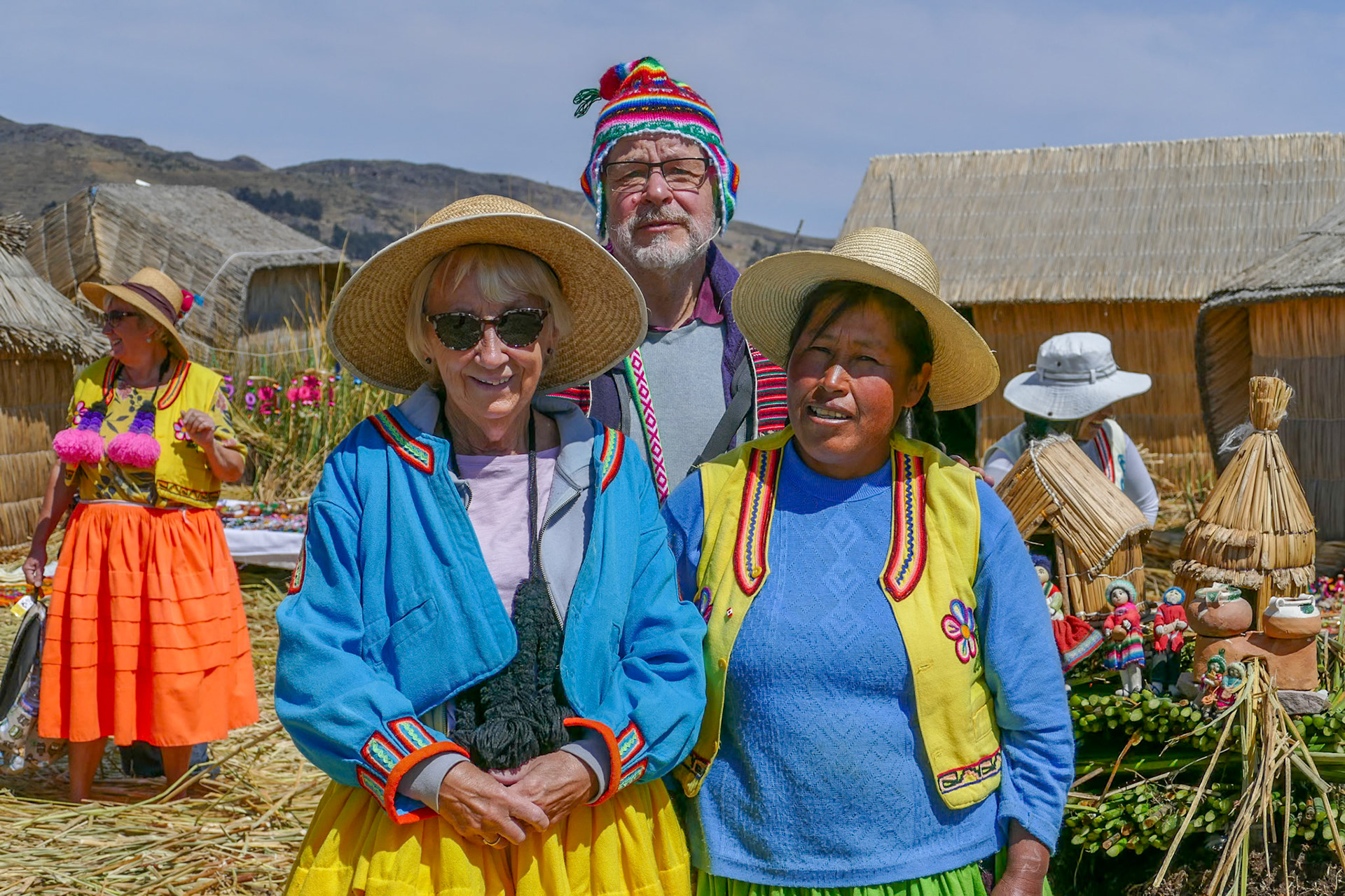 Local Cosumes - Spor the local! Lake Titicaca
