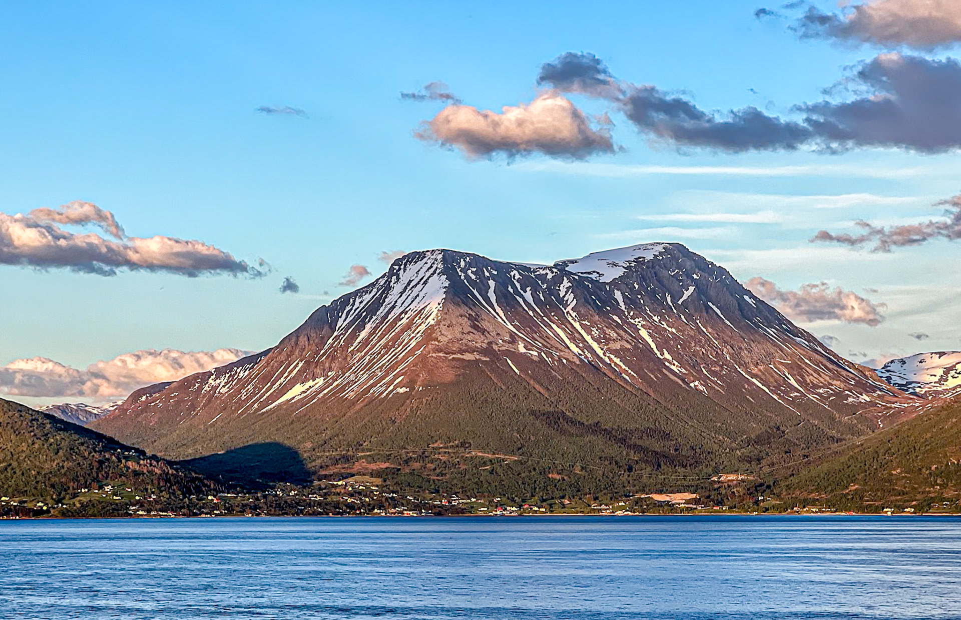 Solevagsfjelet at Sunset