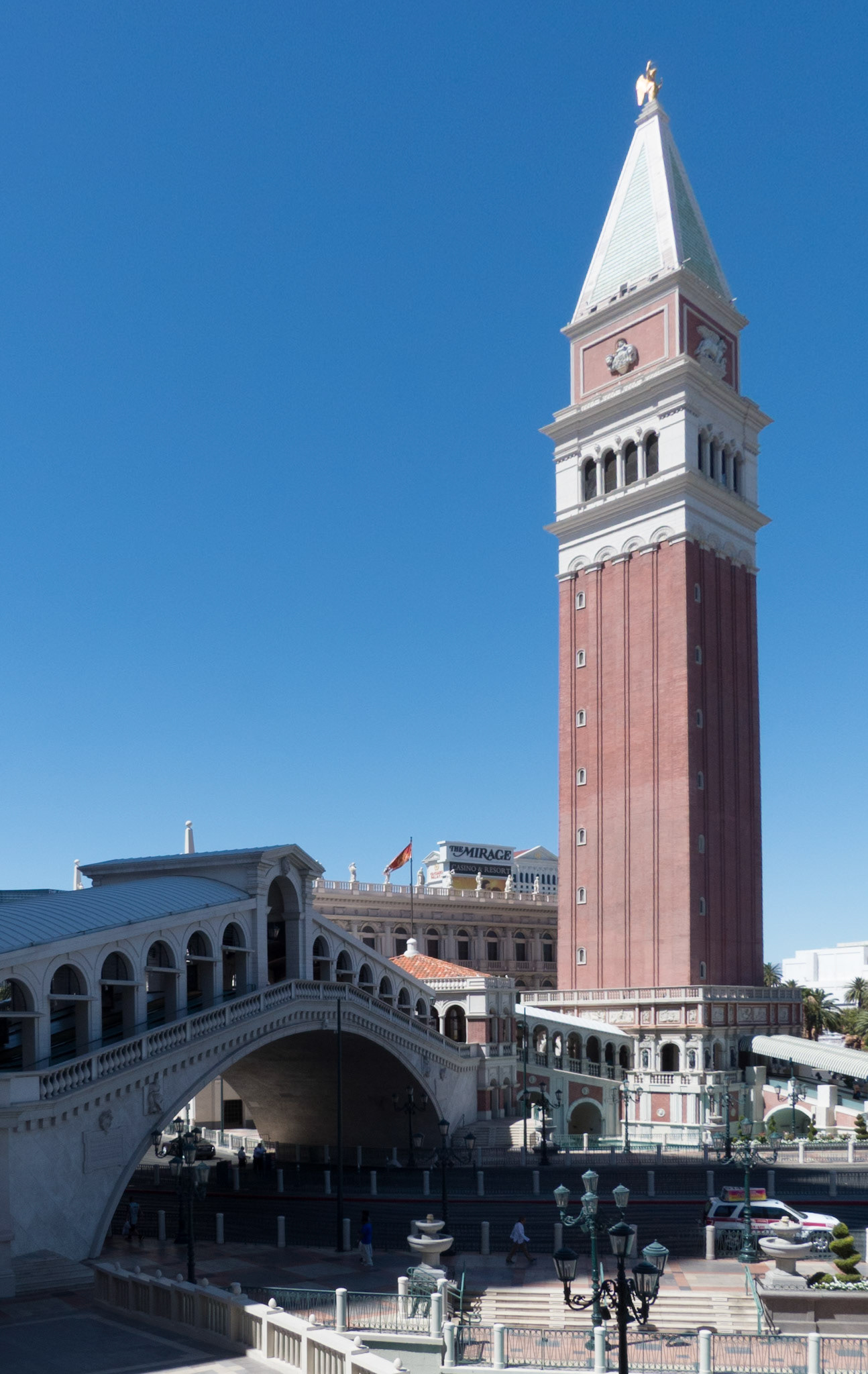 The Las Vegas version compresses Venice's main sites into a small space!